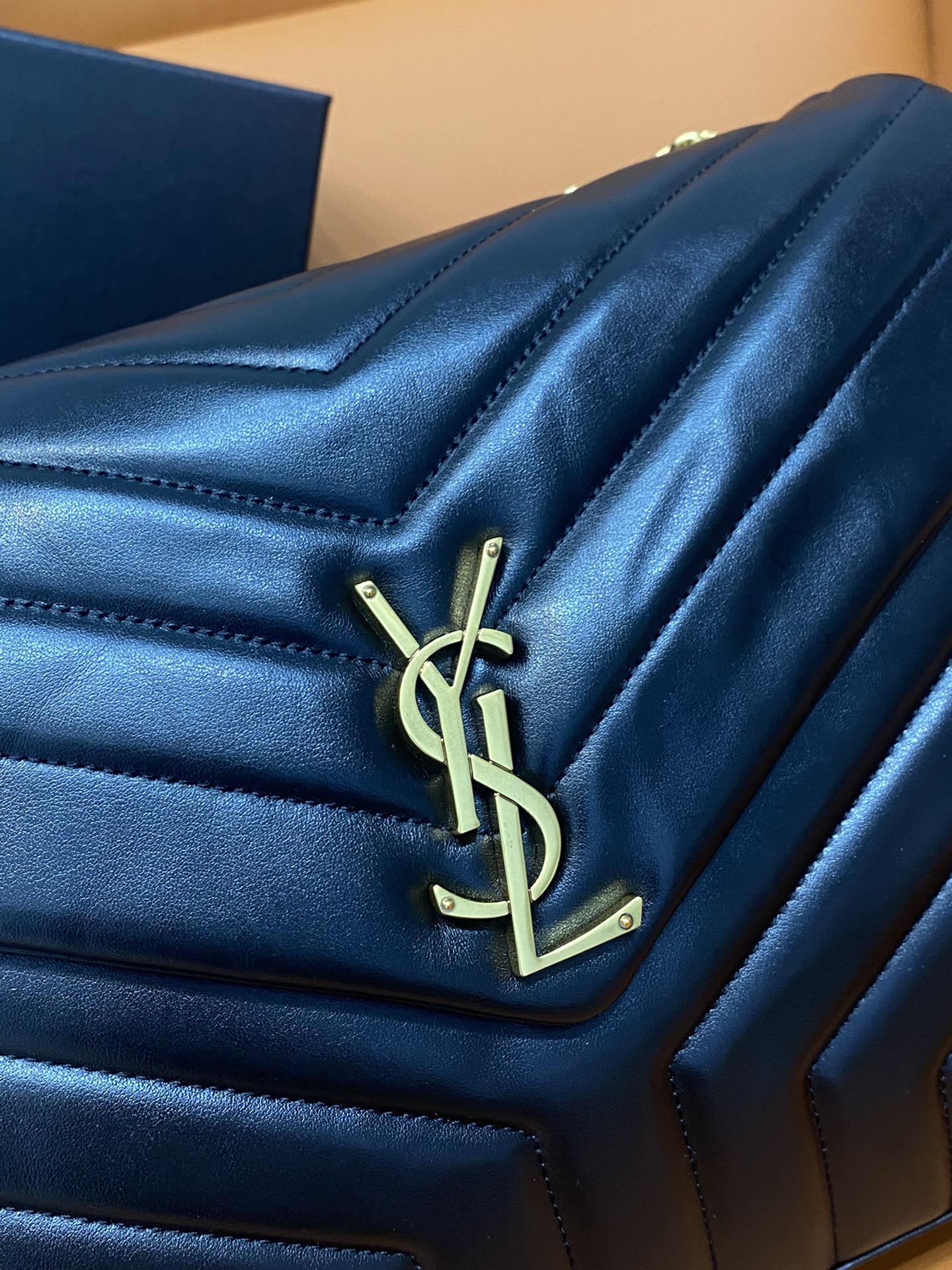 超A貨YSL聖羅蘭包包 loulou中型絎縫皮革手袋 鏈條包Y形挎包 黑色金扣