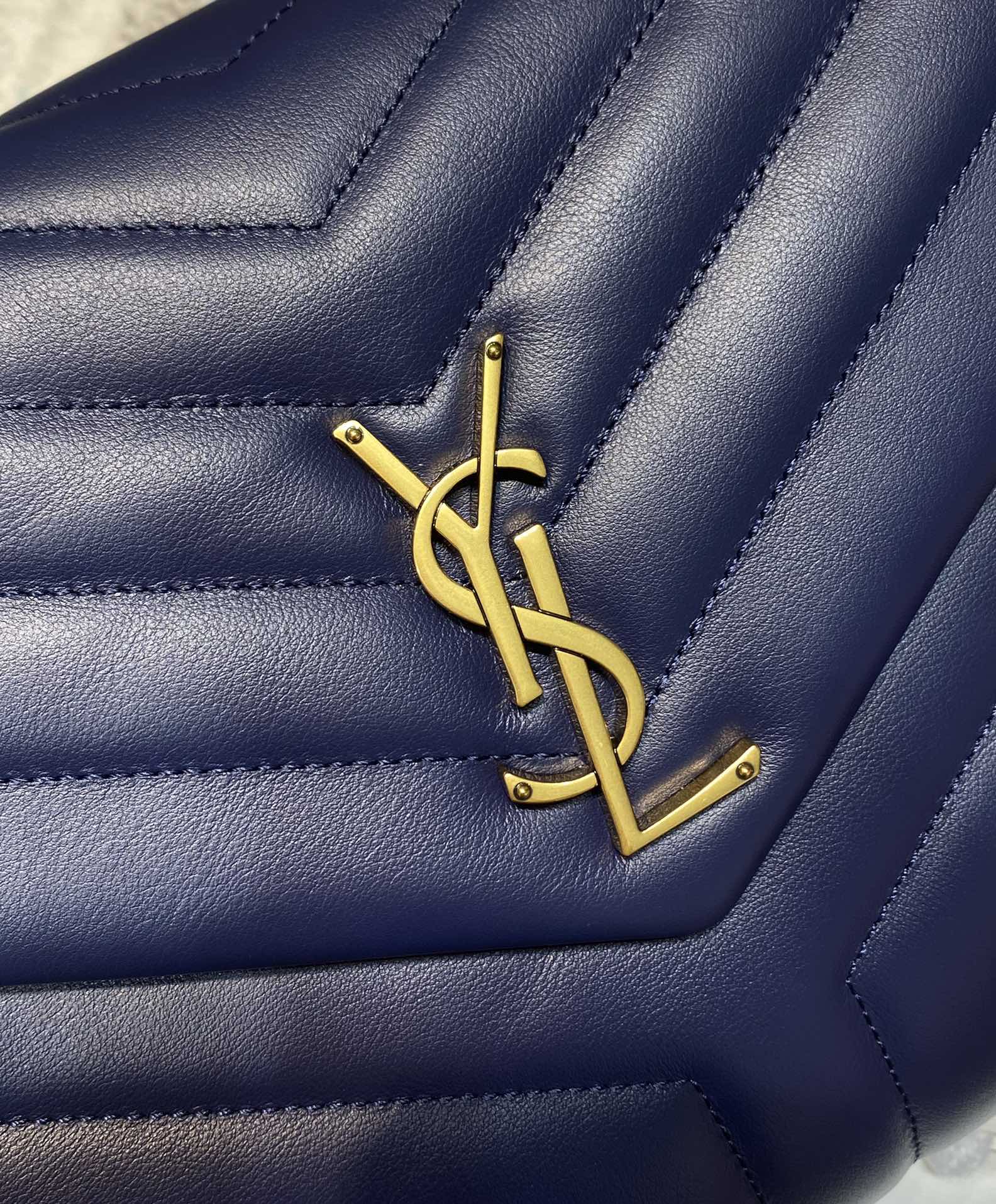 超A貨YSL聖羅蘭包包 loulou中型絎縫皮革手袋 鏈條包Y形挎包 深藍