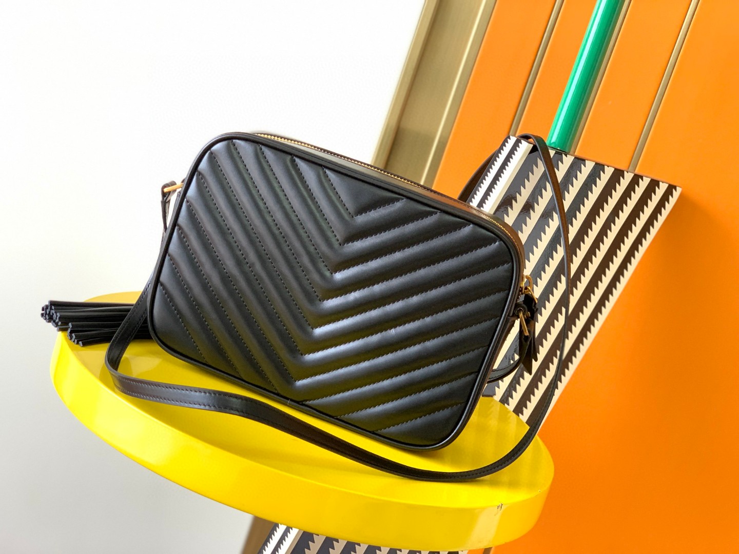 超A貨YSL聖羅蘭包包 lou絎縫皮革相機袋 Saint Laurent Monogram肩背袋 黑色金扣