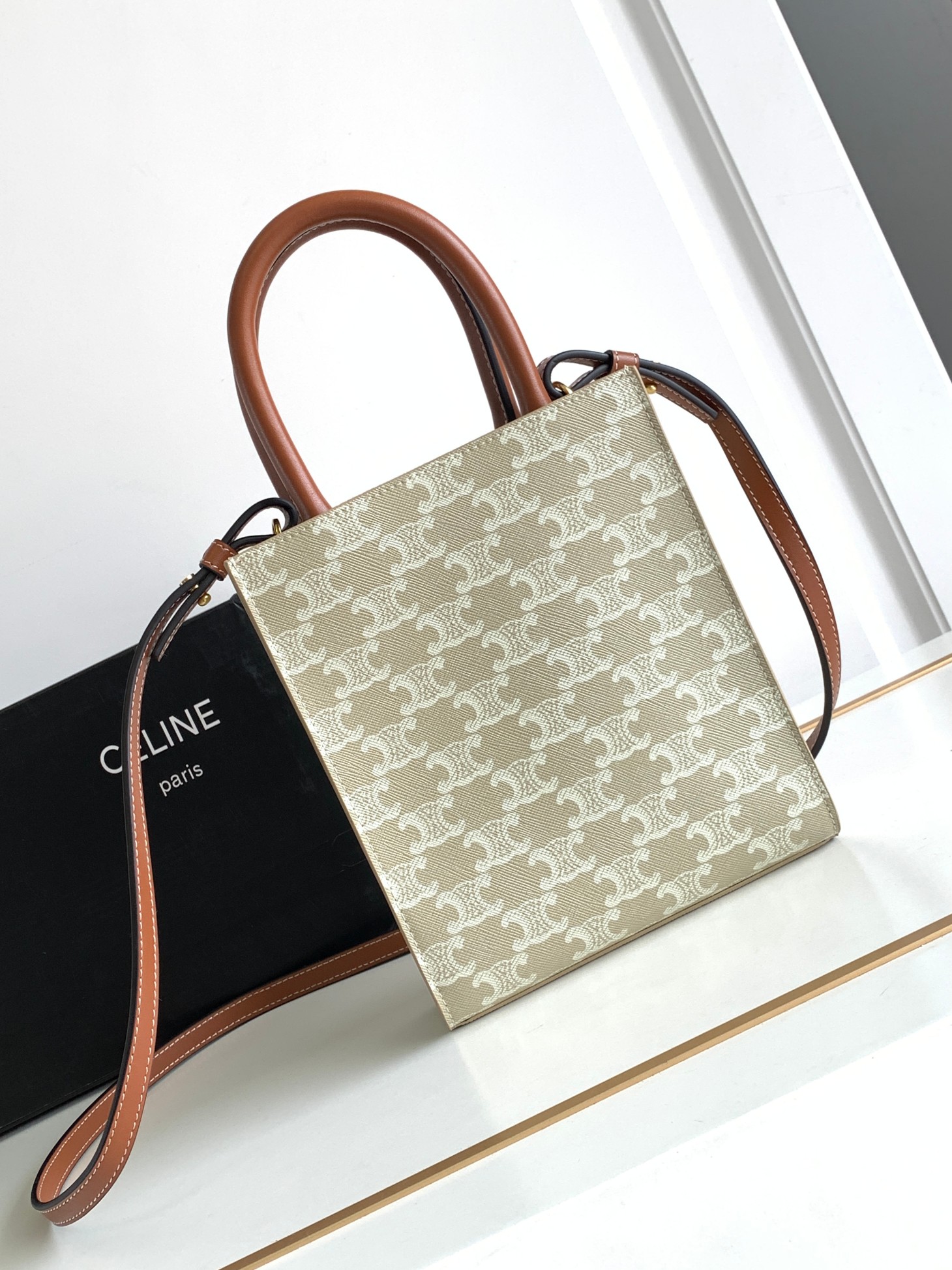 Celine賽琳原單復刻高仿包包 CELINE CABAS 迷你標誌印花牛皮革豎款手袋