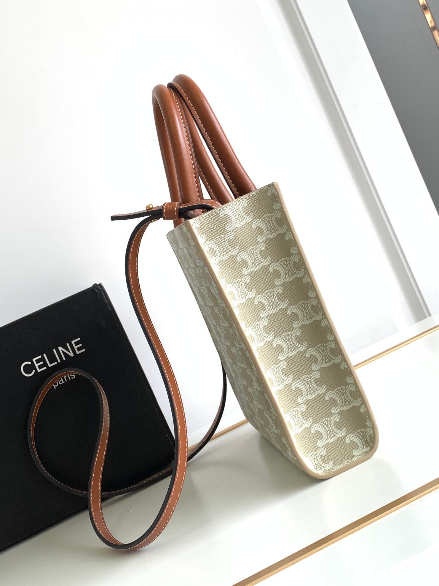 Celine賽琳原單復刻高仿包包 CELINE CABAS 迷你標誌印花牛皮革豎款手袋