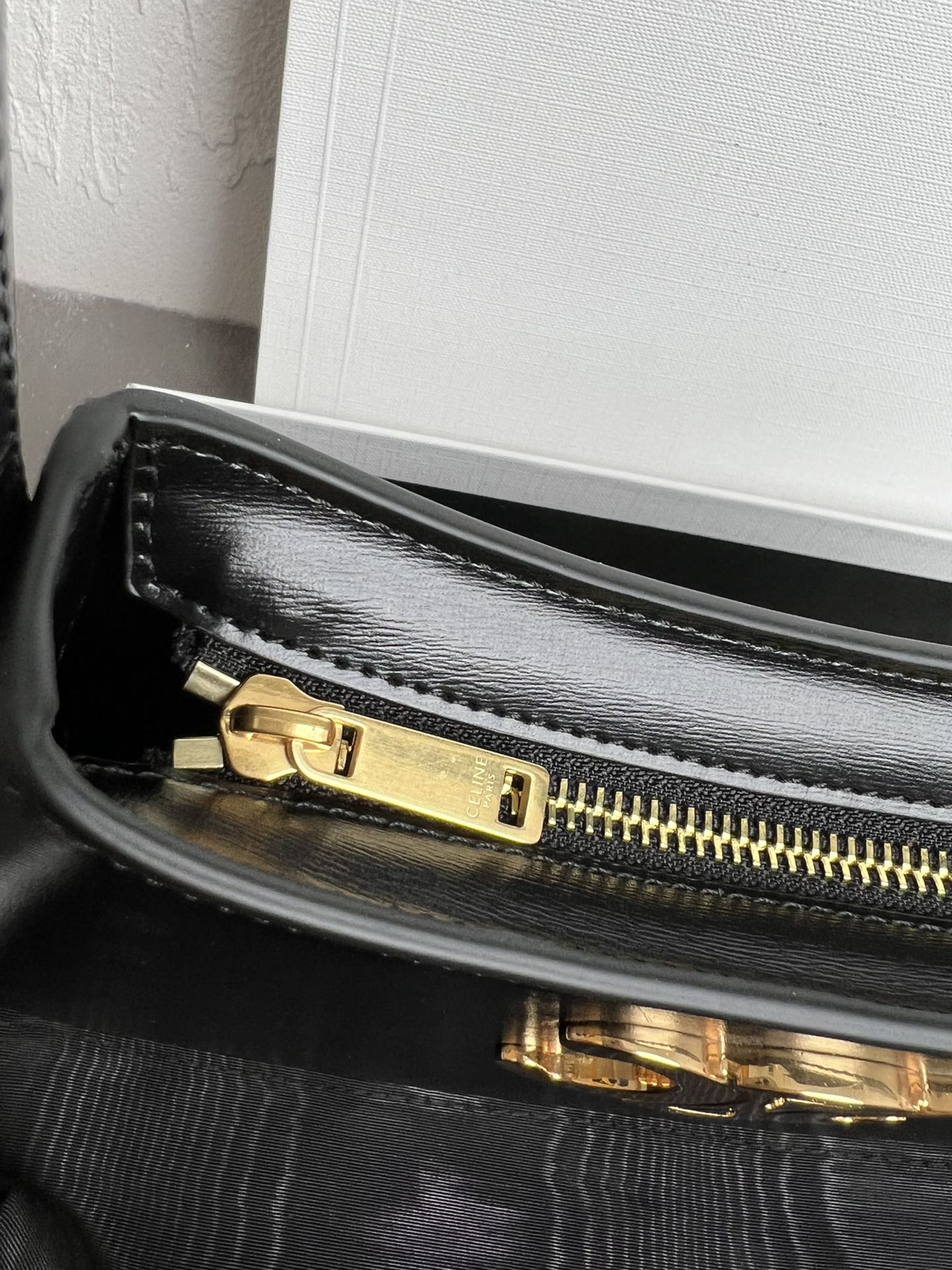 Celine賽琳高仿復刻原單包包 CELINE 2024 TILLY中號亮澤牛皮革手袋 黑色