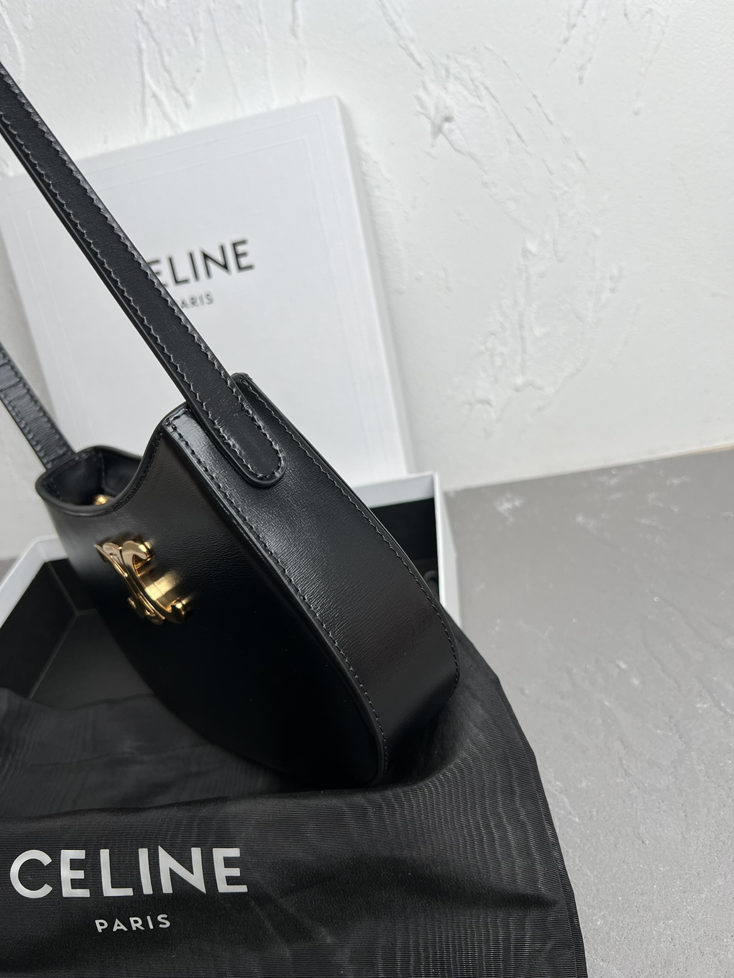 Celine賽琳高仿復刻原單包包 CELINE 2024 TILLY中號亮澤牛皮革手袋 黑色