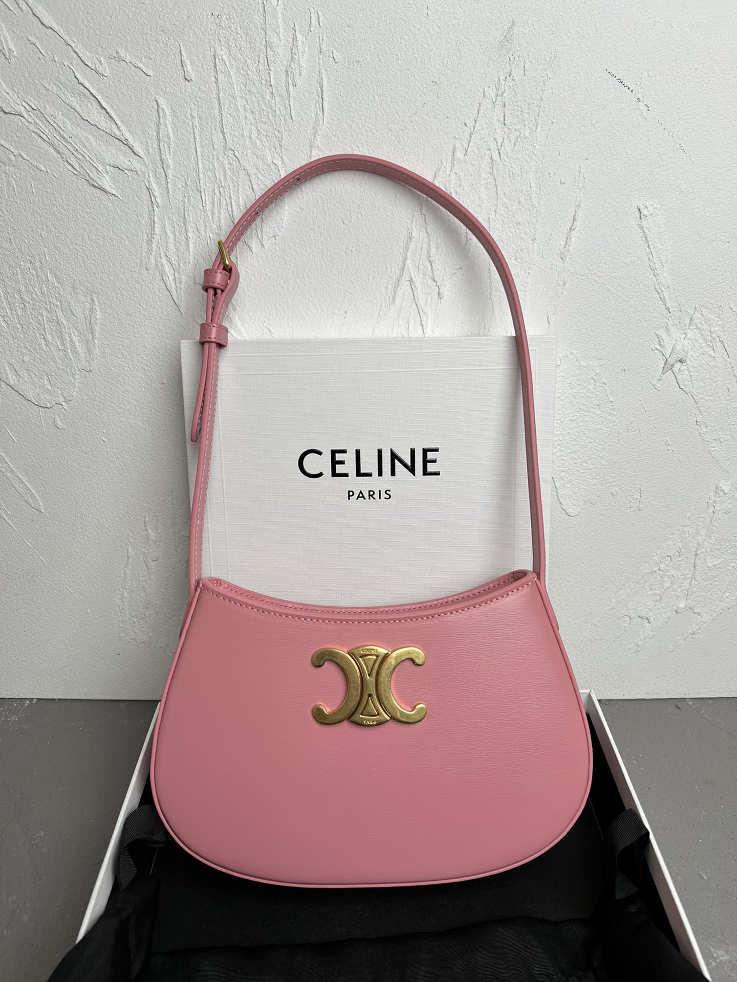 Celine賽琳高仿復刻原單包包 CELINE 2024 TILLY中號亮澤牛皮革手袋粉紅色