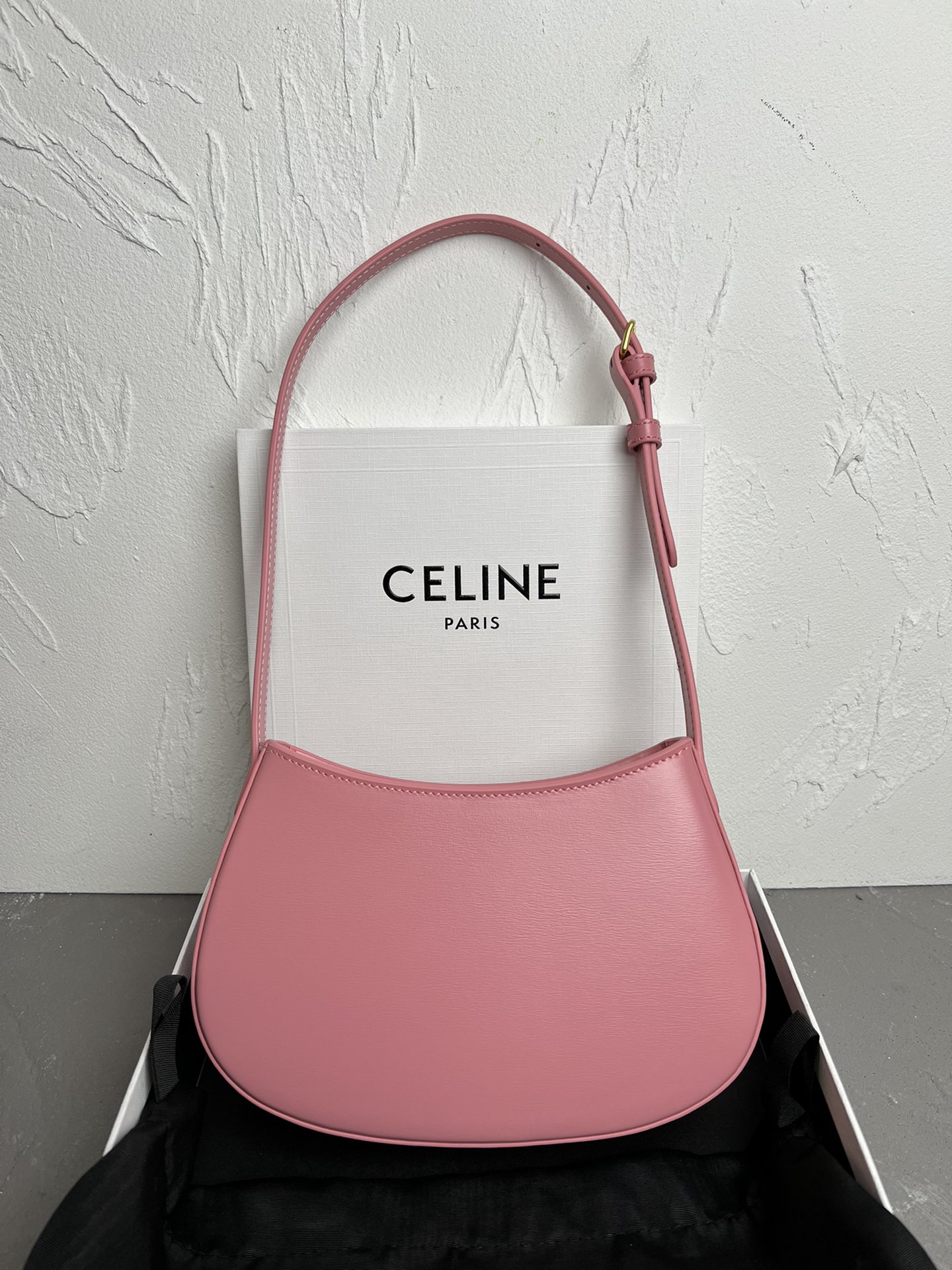 Celine賽琳高仿復刻原單包包 CELINE 2024 TILLY中號亮澤牛皮革手袋粉紅色