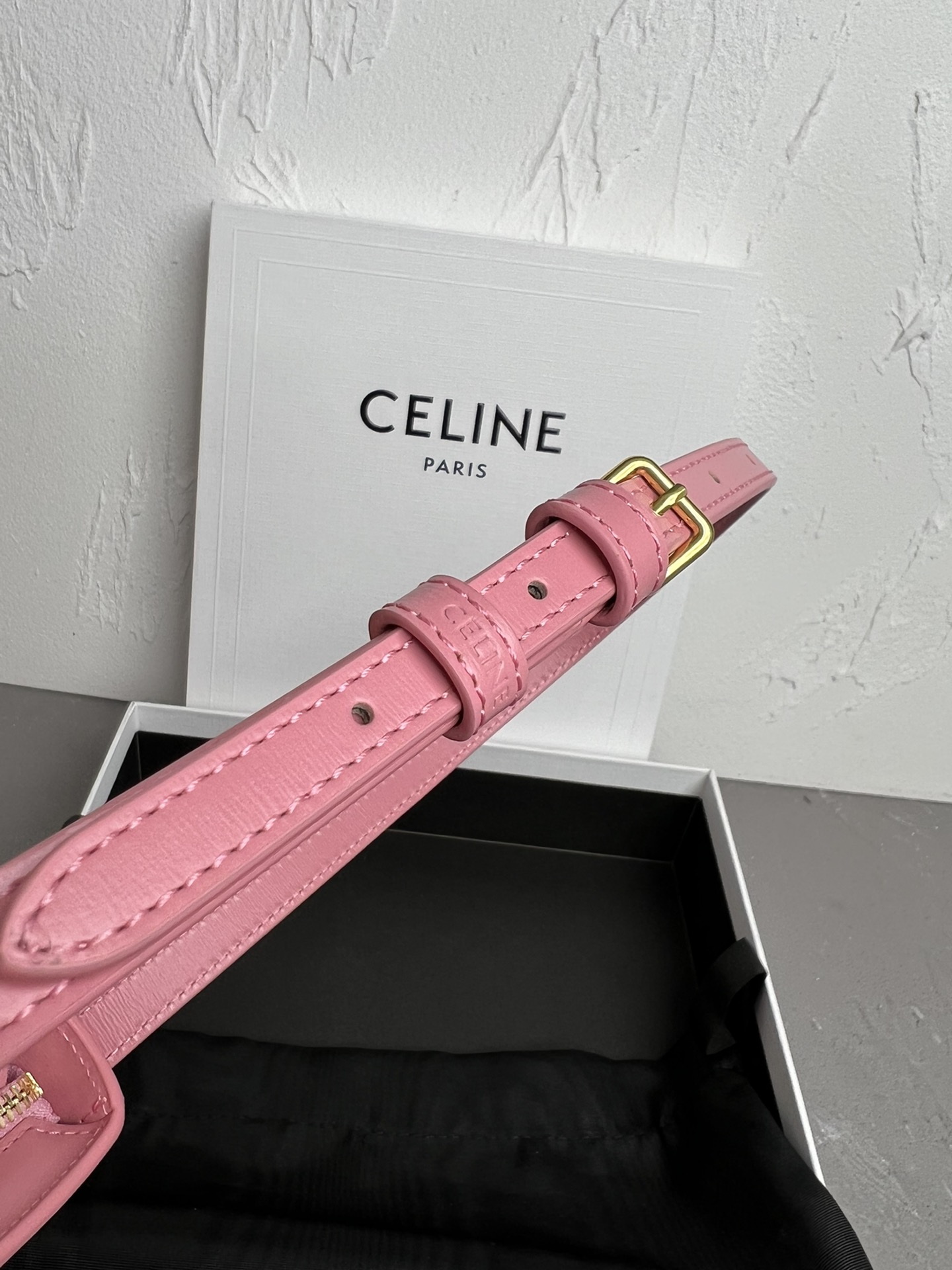 Celine賽琳高仿復刻原單包包 CELINE 2024 TILLY中號亮澤牛皮革手袋粉紅色