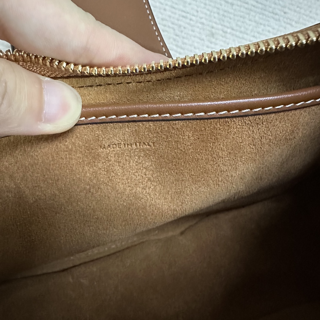 Celine賽琳一比一復刻包包 光滑牛皮革中型AVA TRIOMPHE手袋腋下單肩包 棕色