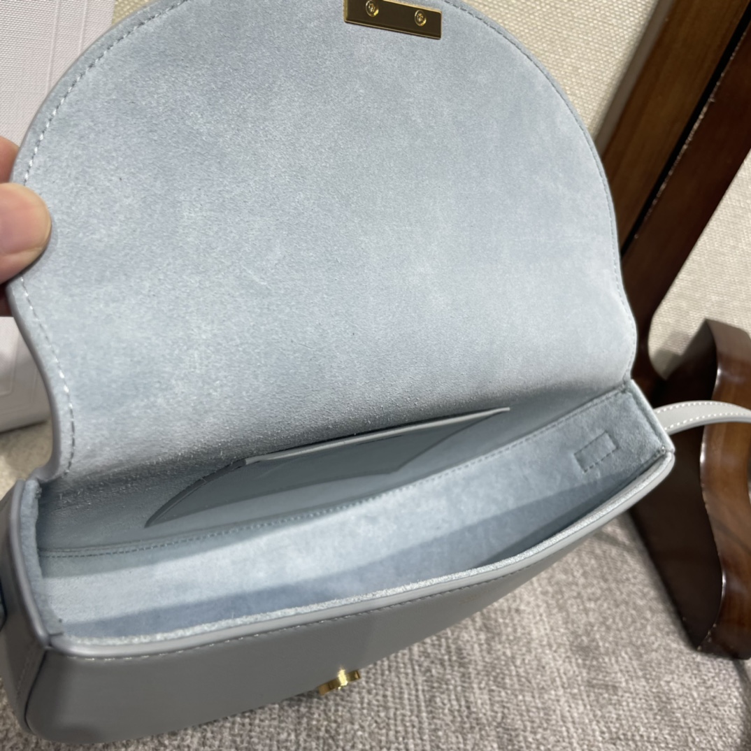 原單高仿Celine賽琳 Basace凯旋门 光滑小牛皮Besace Cuir Triomphe手袋 斜揹包 灰藍