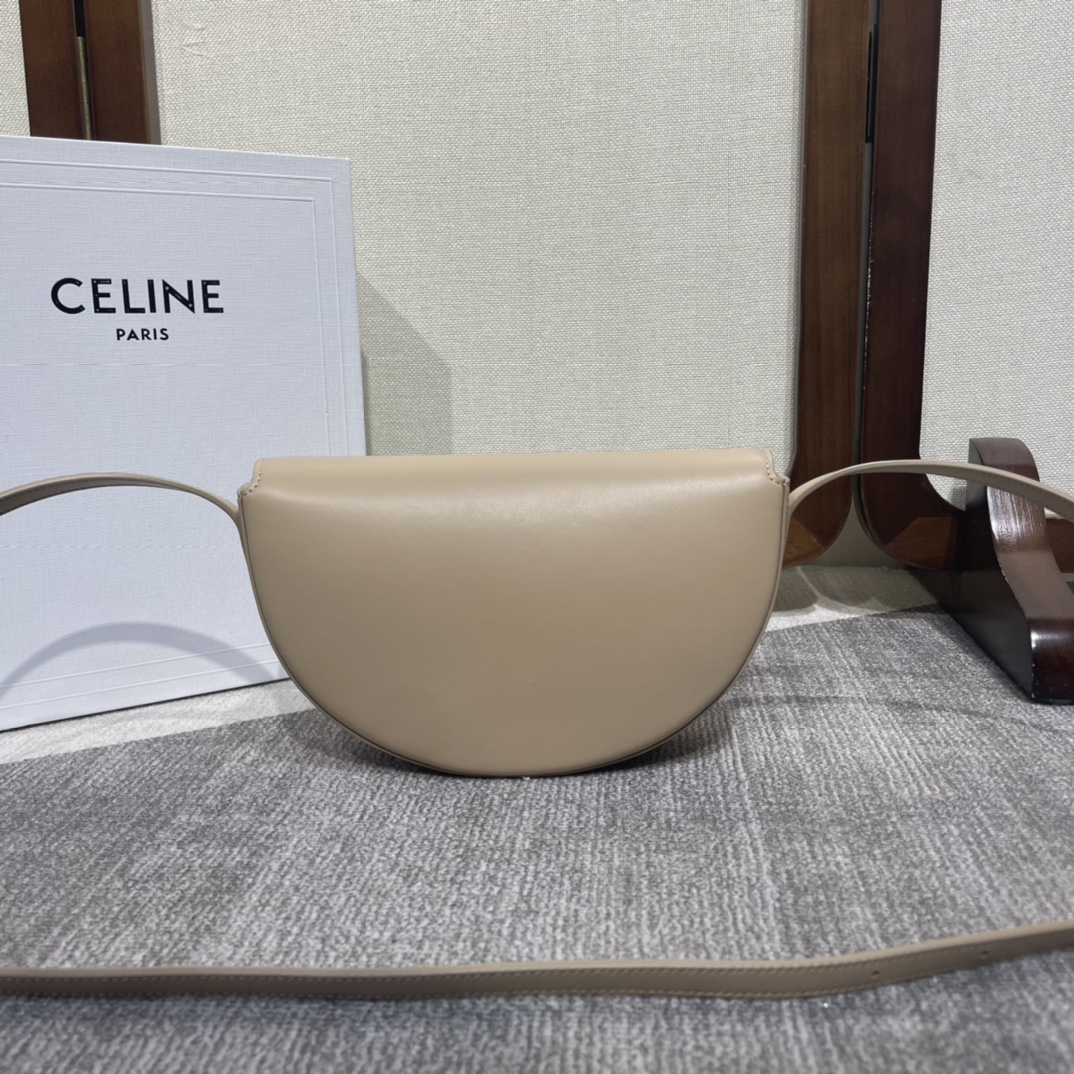 原單高仿Celine賽琳 Basace凯旋门 光滑小牛皮Besace Cuir Triomphe手袋 斜揹包 卡其