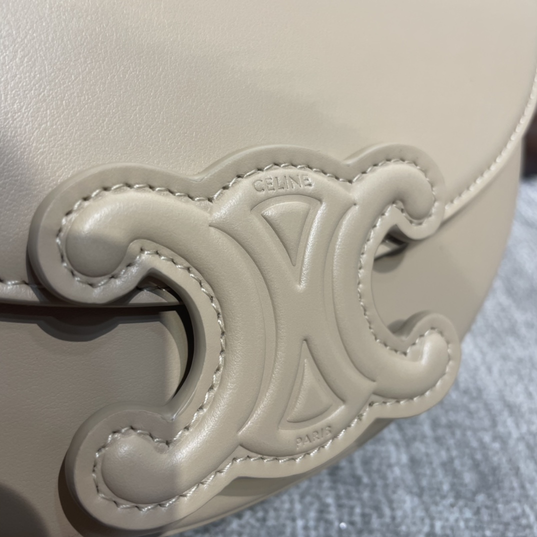原單高仿Celine賽琳 Basace凯旋门 光滑小牛皮Besace Cuir Triomphe手袋 斜揹包 卡其