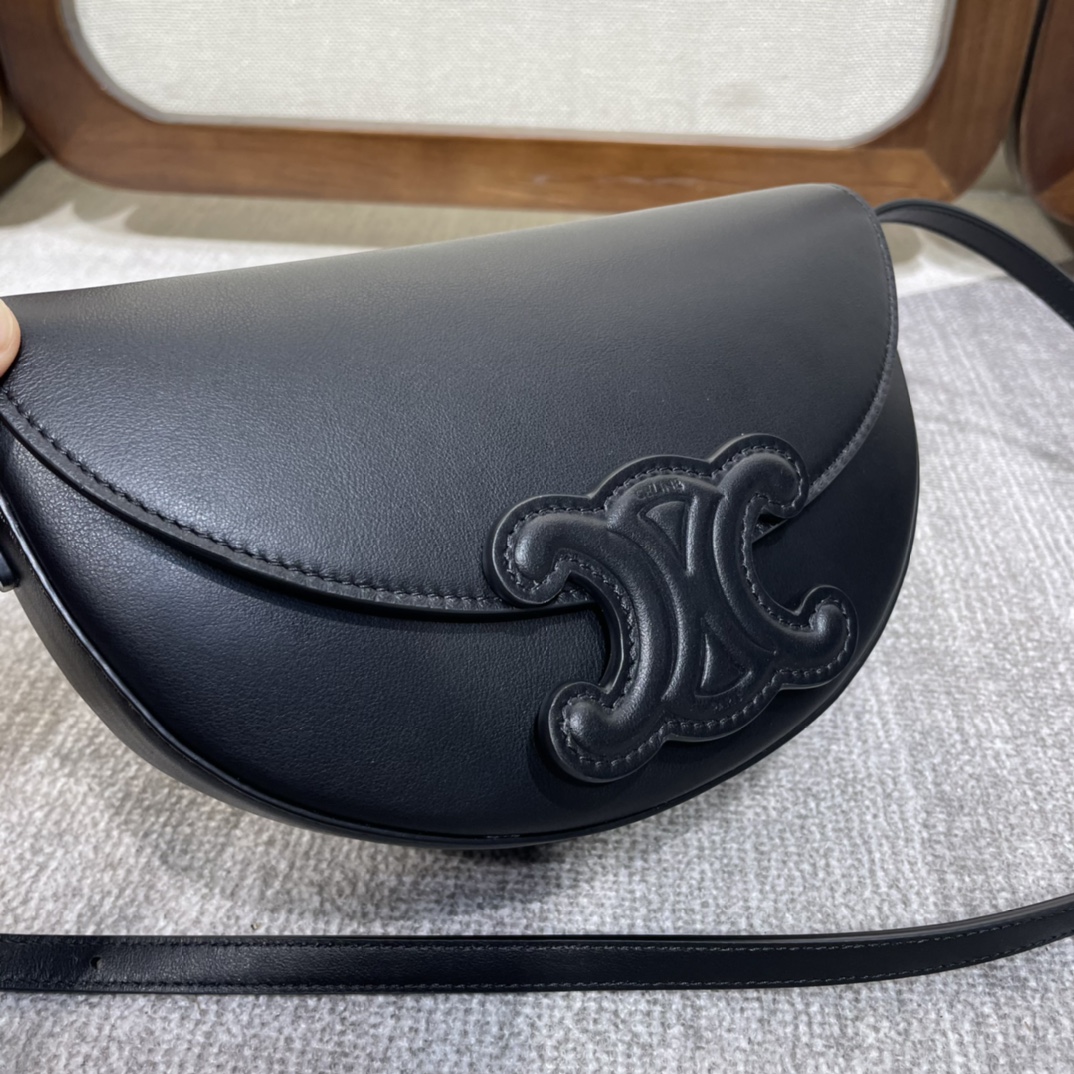 原單高仿Celine賽琳 Basace凯旋门 光滑小牛皮Besace Cuir Triomphe手袋 斜揹包 黑色