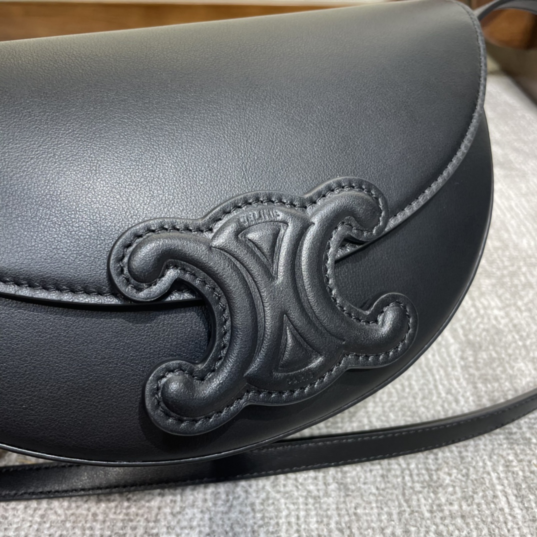 原單高仿Celine賽琳 Basace凯旋门 光滑小牛皮Besace Cuir Triomphe手袋 斜揹包 黑色