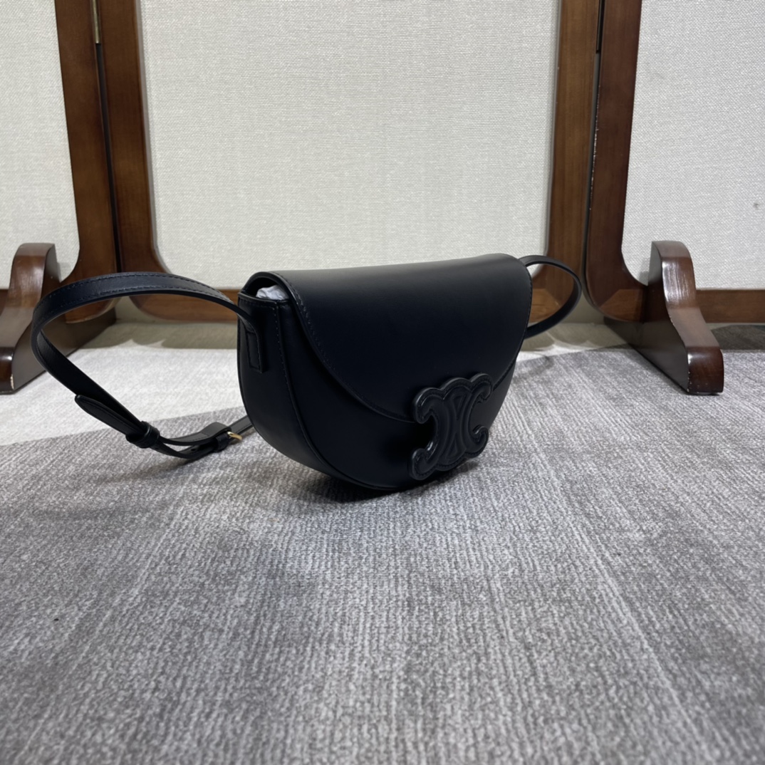原單高仿Celine賽琳 Basace凯旋门 光滑小牛皮Besace Cuir Triomphe手袋 斜揹包 黑色