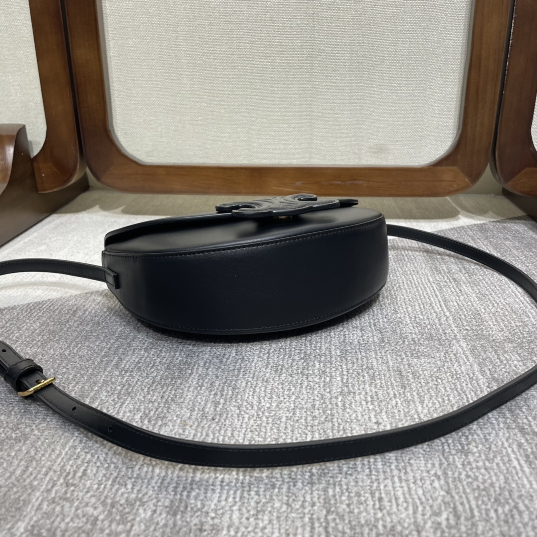 原單高仿Celine賽琳 Basace凯旋门 光滑小牛皮Besace Cuir Triomphe手袋 斜揹包 黑色