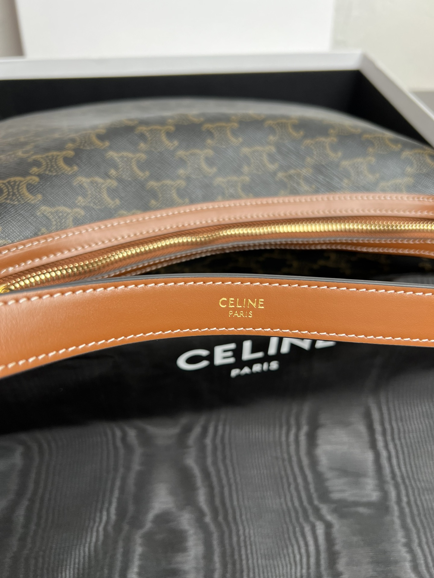A貨名牌包Celine賽琳 HELOISE CUIR TRIOMPHE 柔軟牛皮革手袋單肩包標誌印花