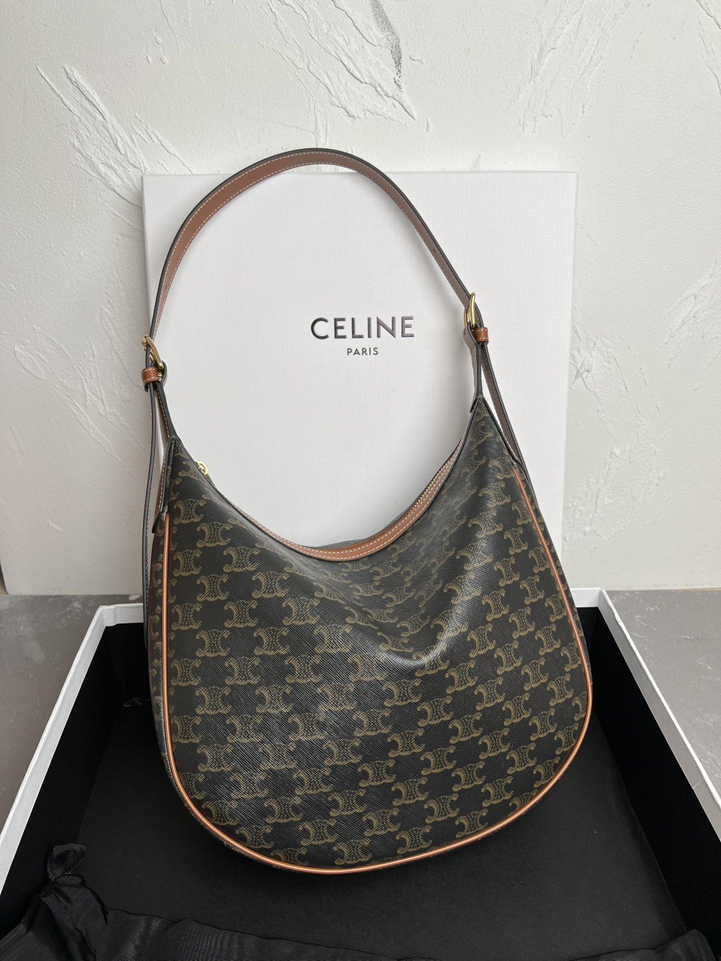 A貨名牌包Celine賽琳 HELOISE CUIR TRIOMPHE 柔軟牛皮革手袋單肩包標誌印花