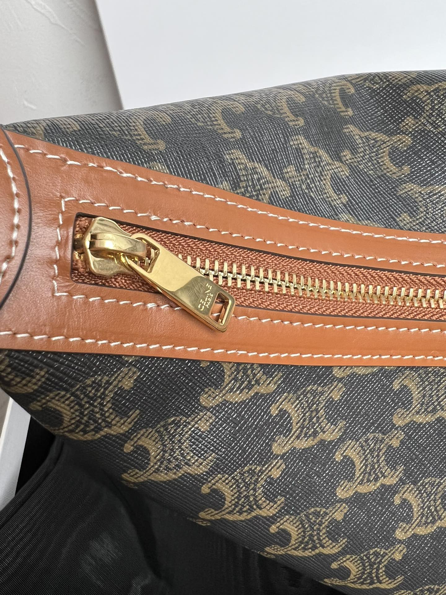 A貨名牌包Celine賽琳 HELOISE CUIR TRIOMPHE 柔軟牛皮革手袋單肩包標誌印花