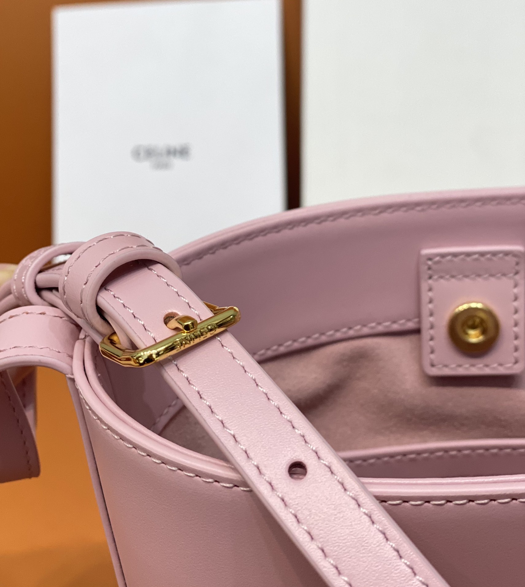 原單復刻Celine賽琳包 CUIR TRIOMPHE 牛皮水桶包小型BUCKET手袋 粉红