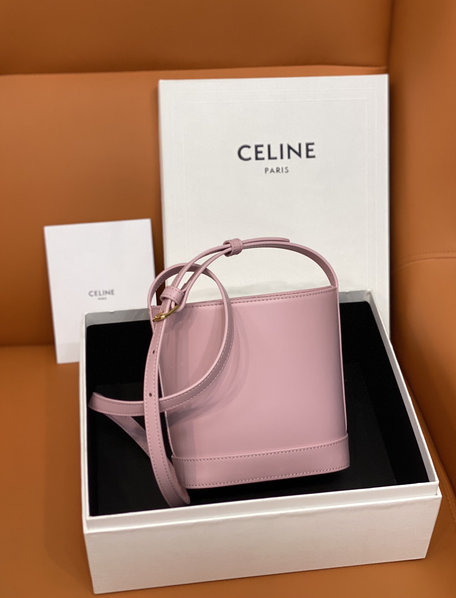 原單復刻Celine賽琳包 CUIR TRIOMPHE 牛皮水桶包小型BUCKET手袋 粉红