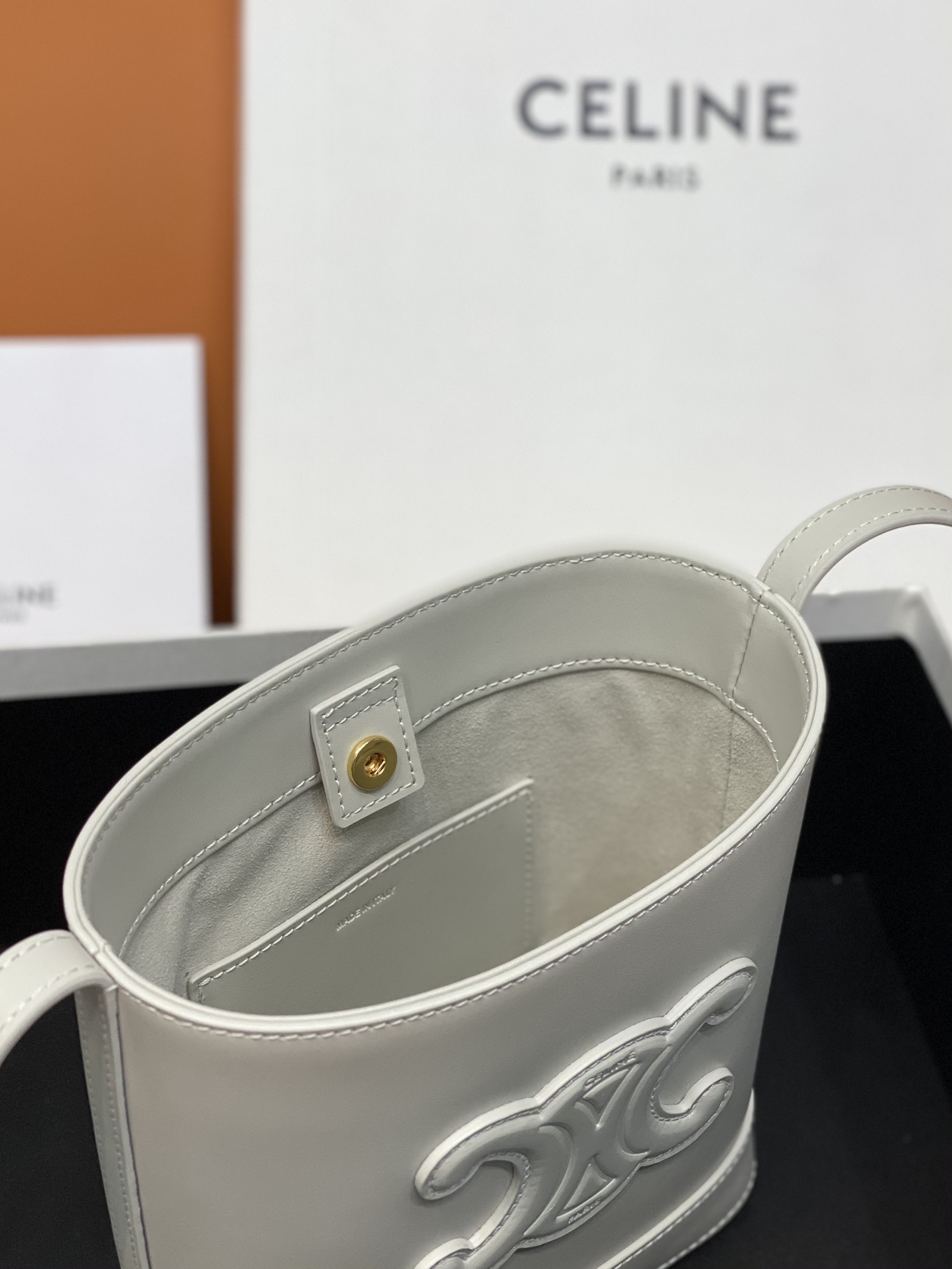 原單復刻Celine賽琳包 CUIR TRIOMPHE 牛皮水桶包小型BUCKET手袋 白色