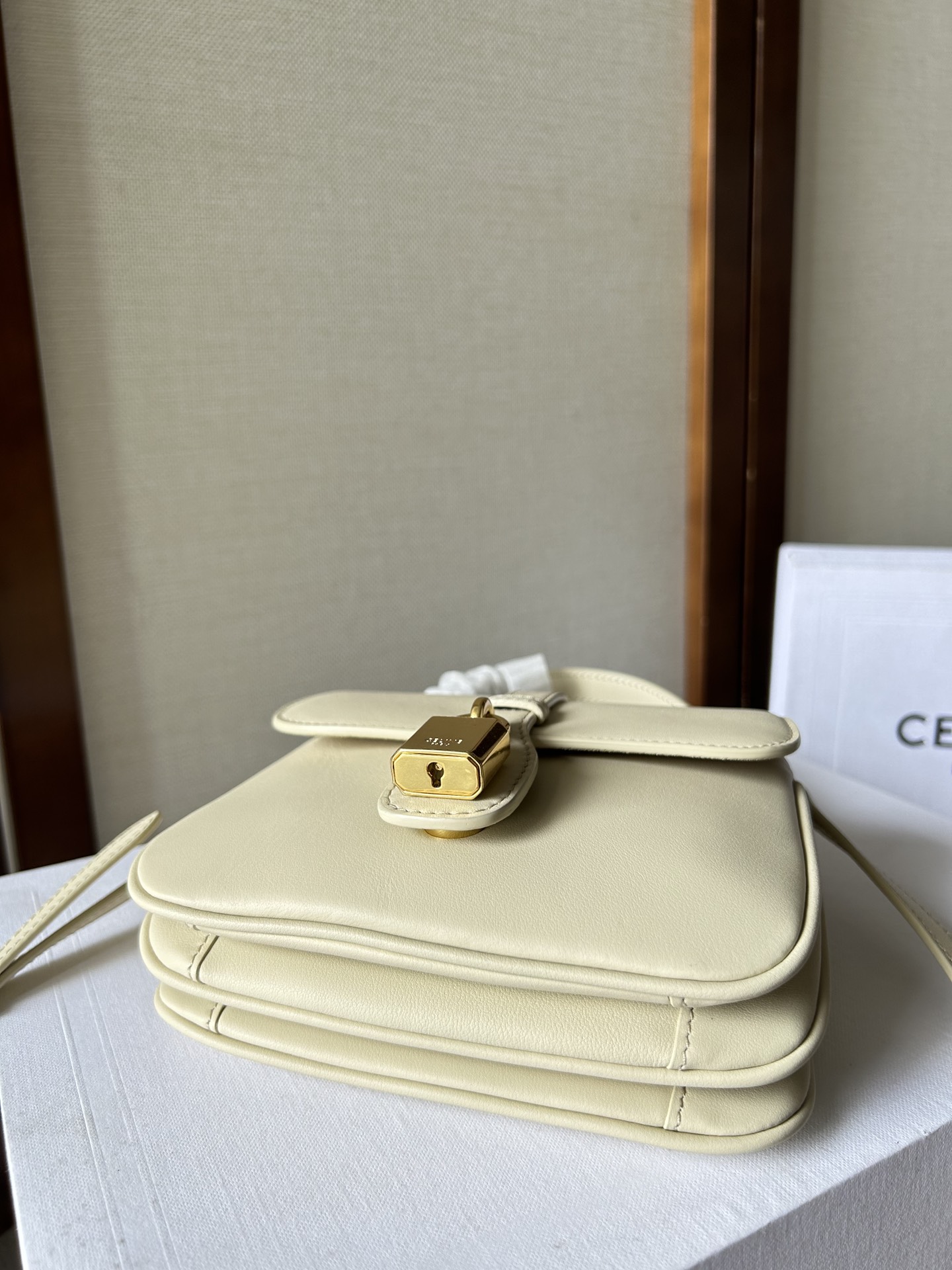 Celine賽琳包高仿包包 TABOU迷你光滑牛皮革手袋 鎖頭肩帶手提包 黄色