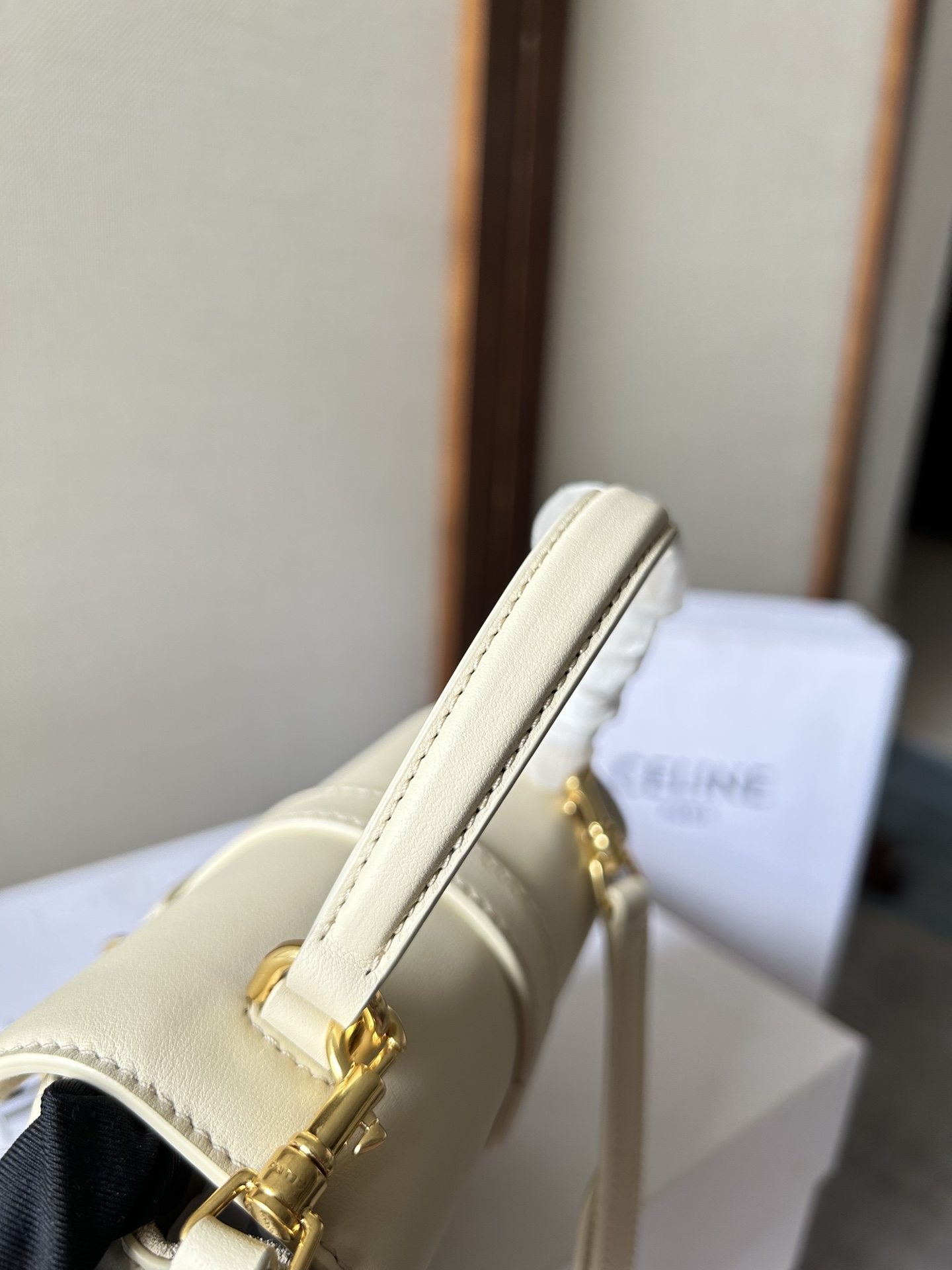 Celine賽琳包高仿包包 TABOU迷你光滑牛皮革手袋 鎖頭肩帶手提包 黄色