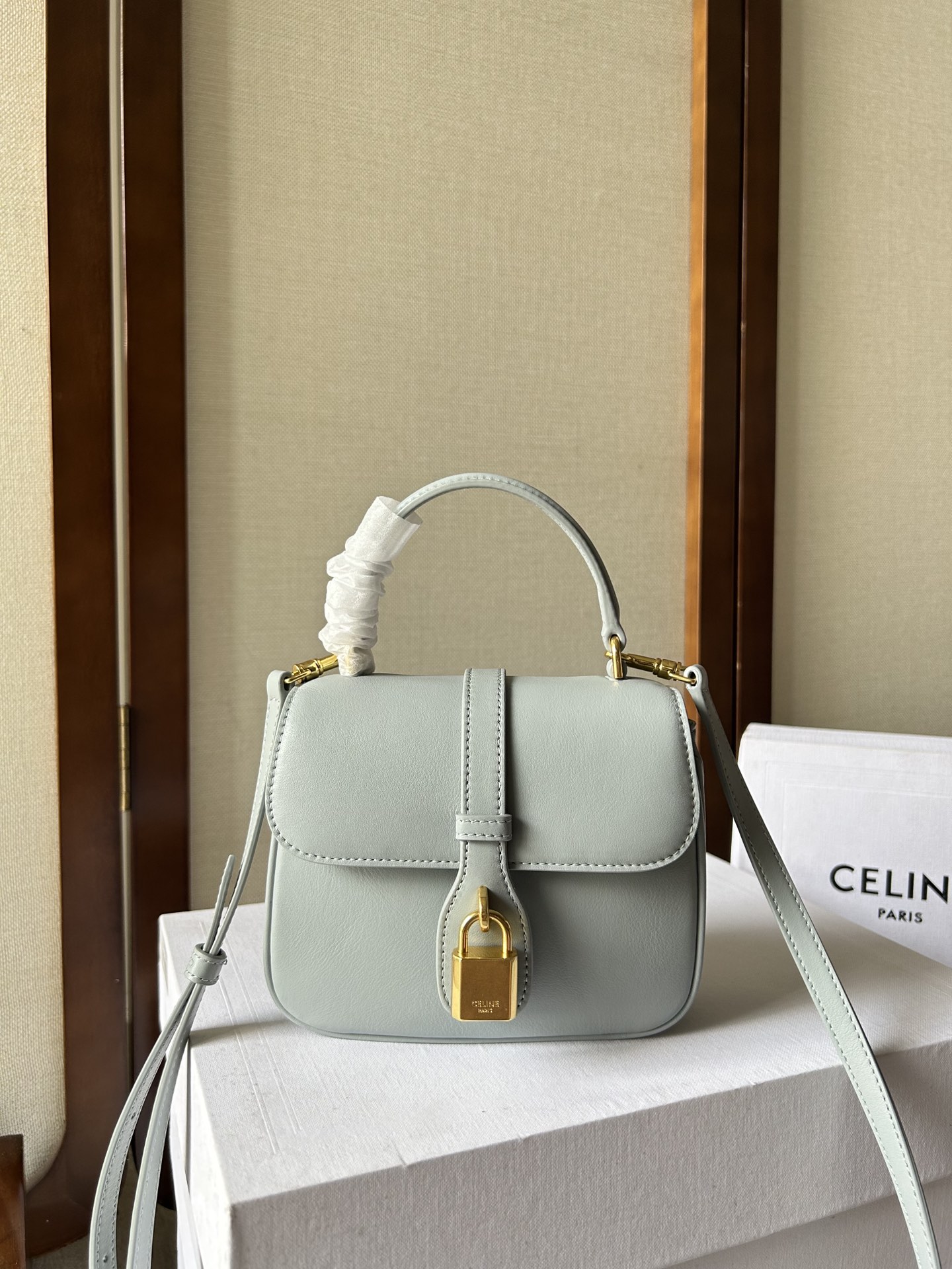 Celine賽琳包高仿包包 TABOU迷你光滑牛皮革手袋 鎖頭肩帶手提包 浅蓝