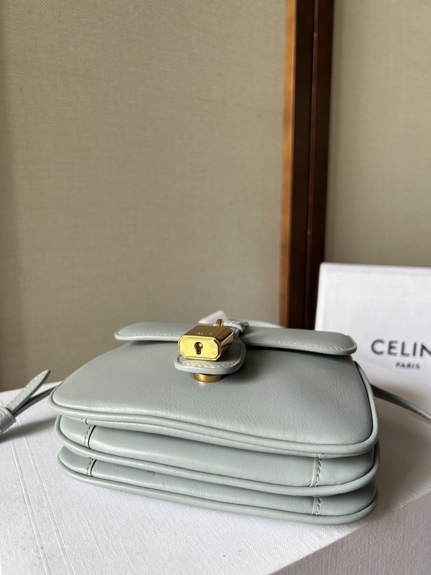 Celine賽琳包高仿包包 TABOU迷你光滑牛皮革手袋 鎖頭肩帶手提包 浅蓝