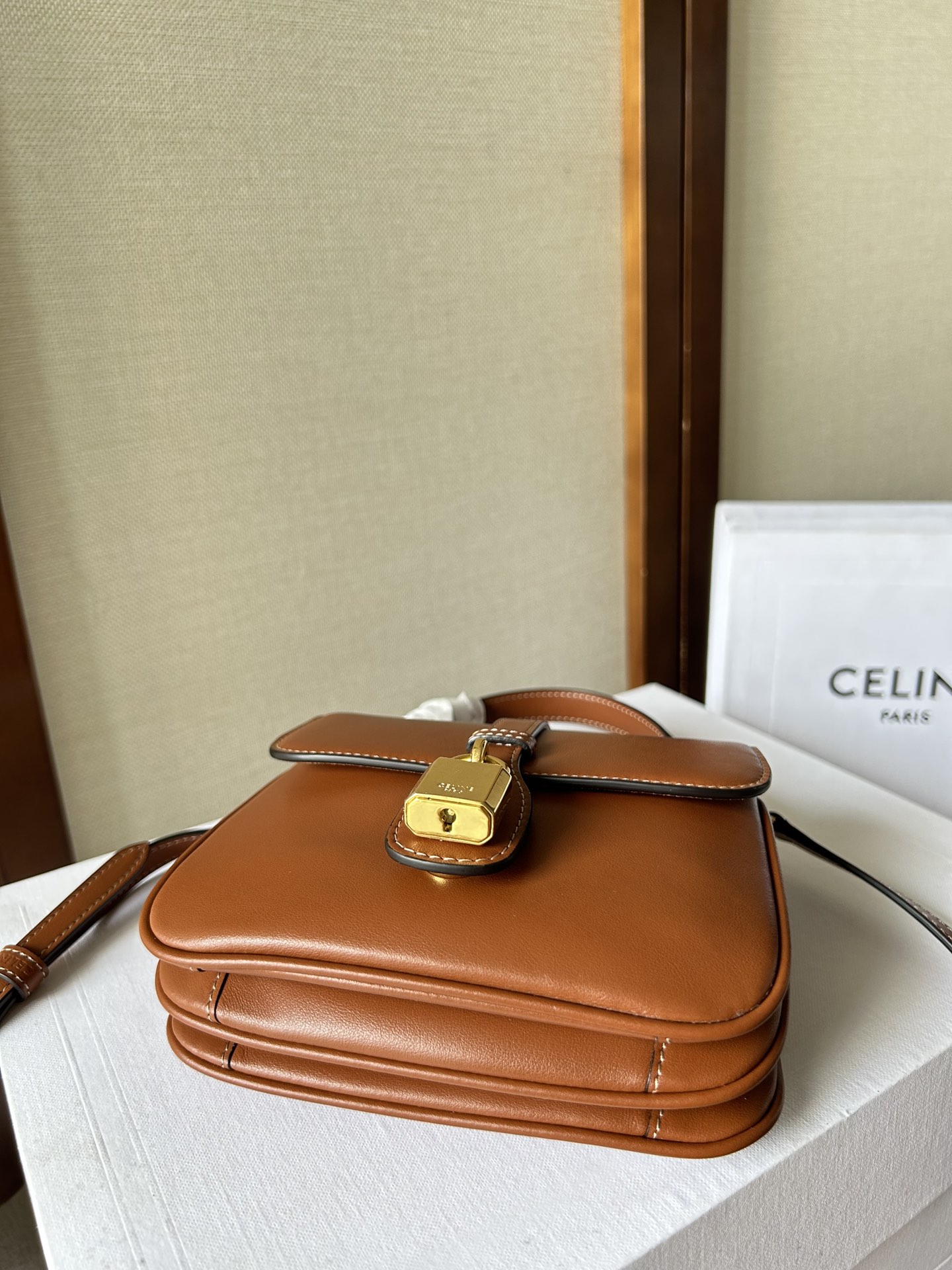 Celine賽琳包高仿包包 TABOU迷你光滑牛皮革手袋 鎖頭肩帶手提包 棕色