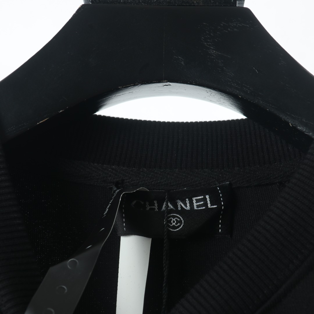 高仿CHANEL香奈兒圓形刺繡圓領衛衣套頭衛衣男女同款