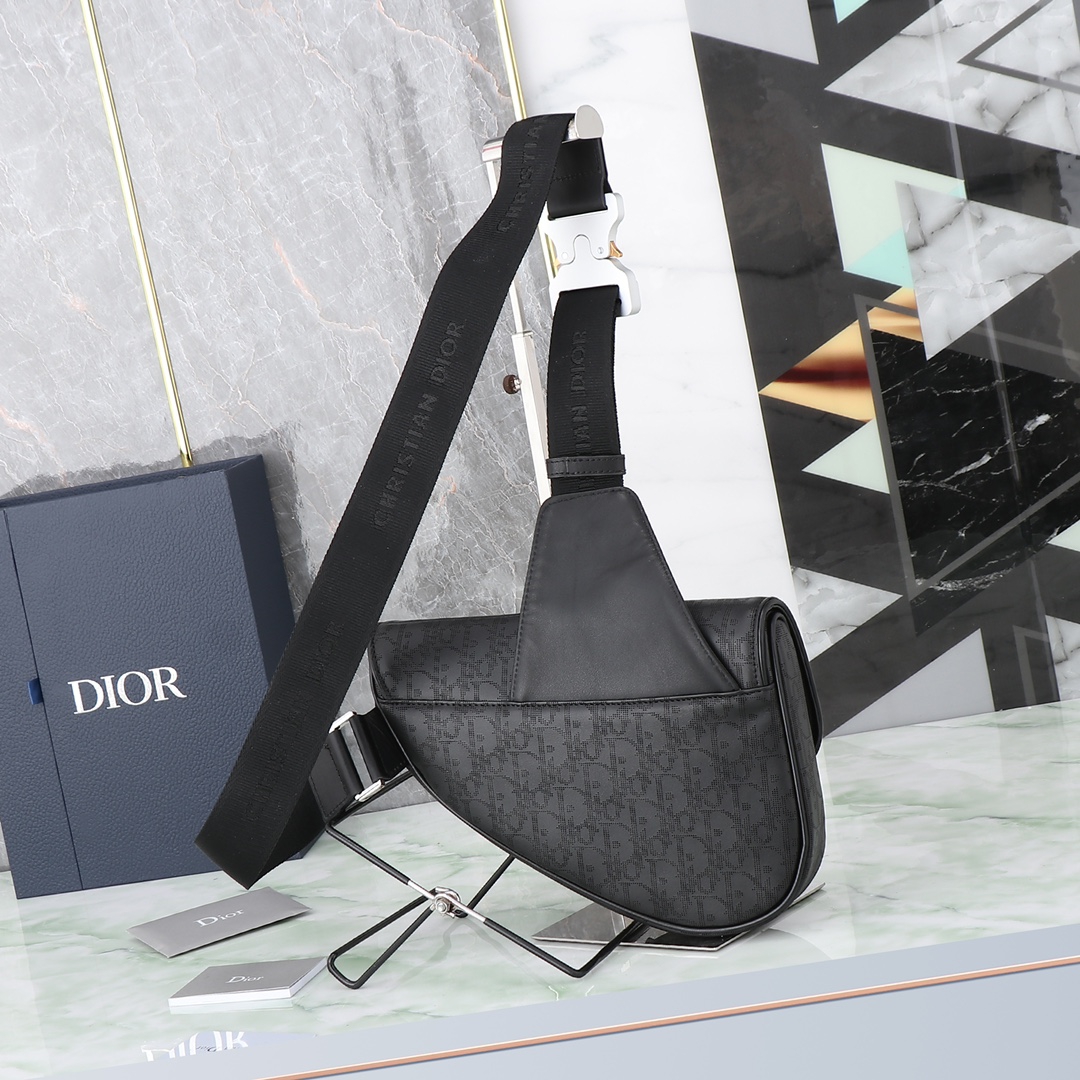 高仿包包 DIOR 一比一 男士馬鞍包單肩包
