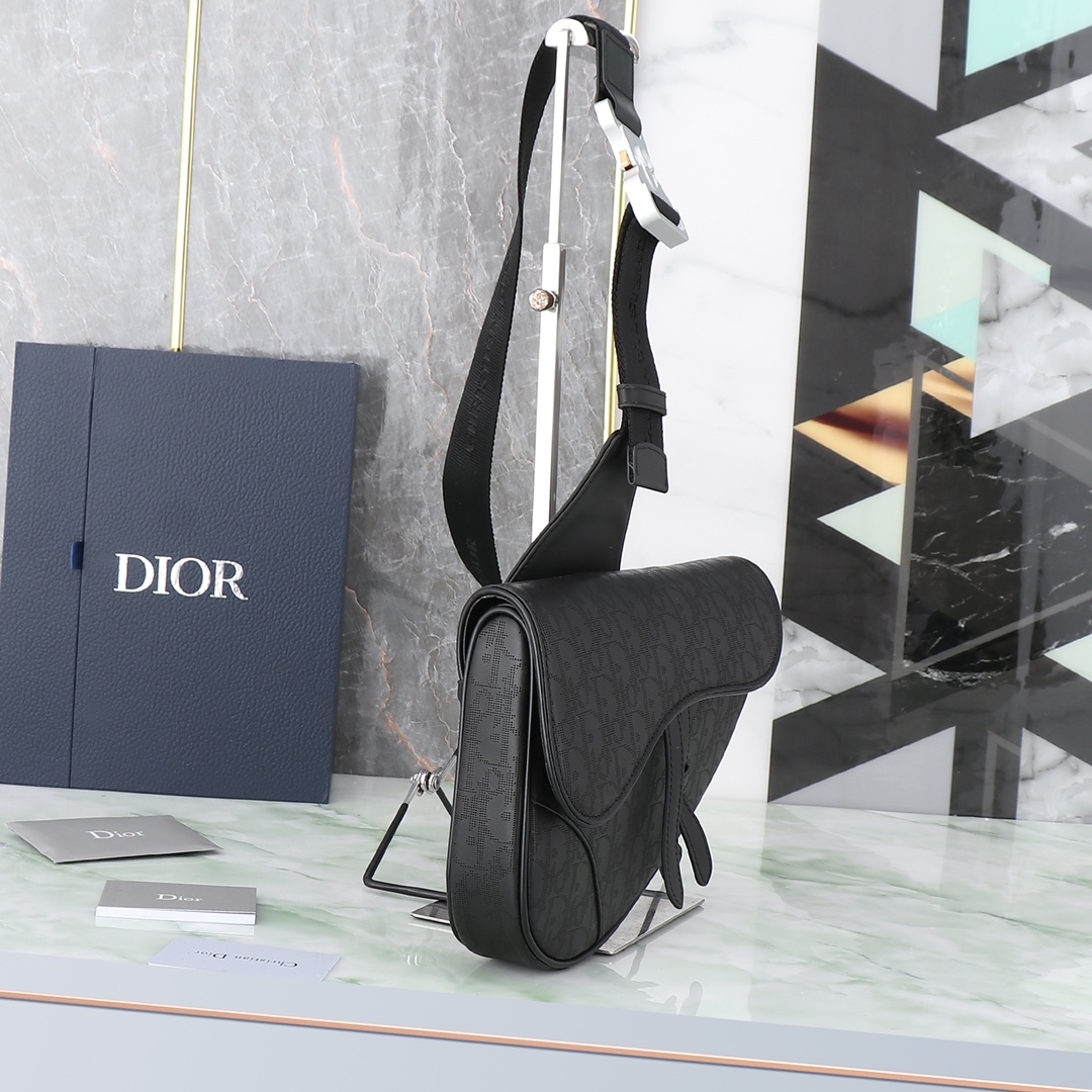 高仿包包 DIOR 一比一 男士馬鞍包單肩包