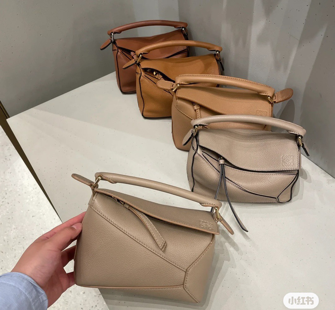 loewe羅意威高仿超A貨複刻柔軟粒面牛皮革Puzzle Edge手袋 沙色/荔紋 