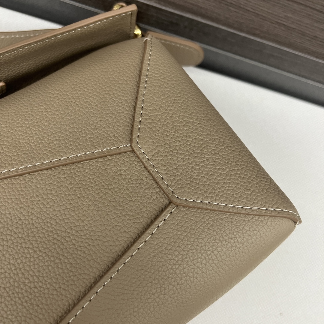 loewe羅意威原單超A貨複刻柔軟粒面牛皮革Puzzle Edge手袋 沙色/荔纹 