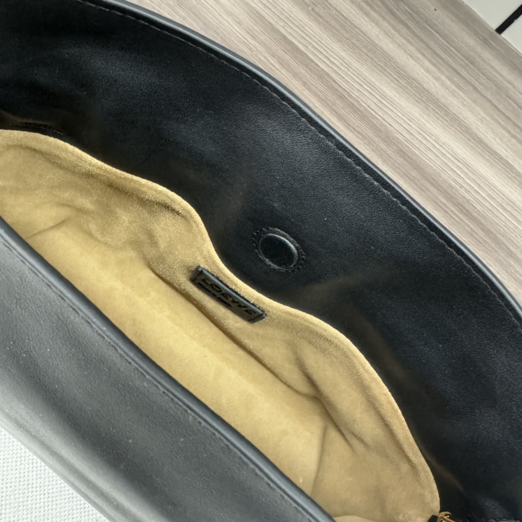 loewe羅意威頂級高仿超A貨 納帕牛皮革Flamenco 福袋手拿包黑色