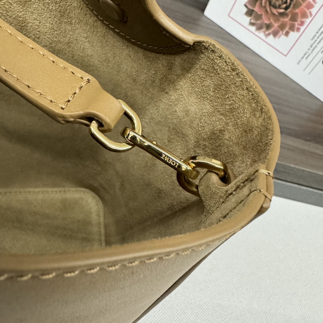 loewe羅意威高仿複刻包包 mini柔軟牛皮革Pebble Bucket水桶包橡木棕