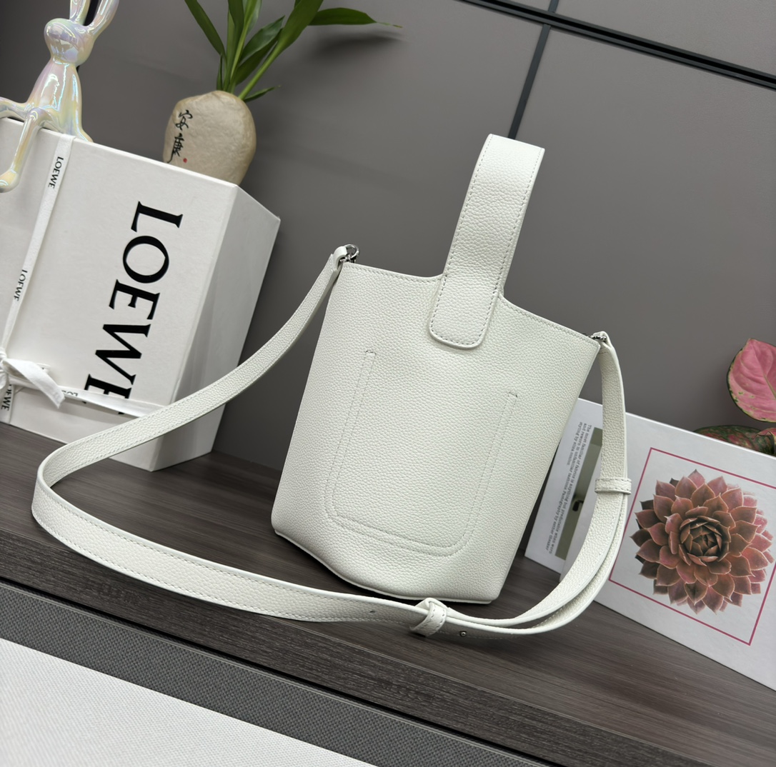 loewe羅意威高仿複刻包包 mini柔軟牛皮革Pebble Bucket水桶包 米白荔紋