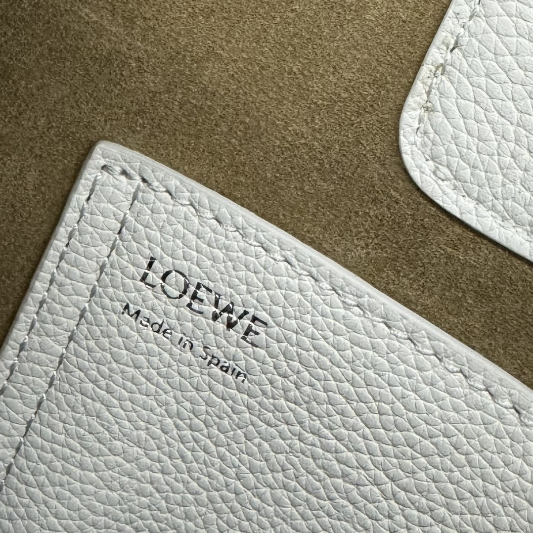 loewe羅意威高仿複刻包包 mini柔軟牛皮革Pebble Bucket水桶包 米白荔紋