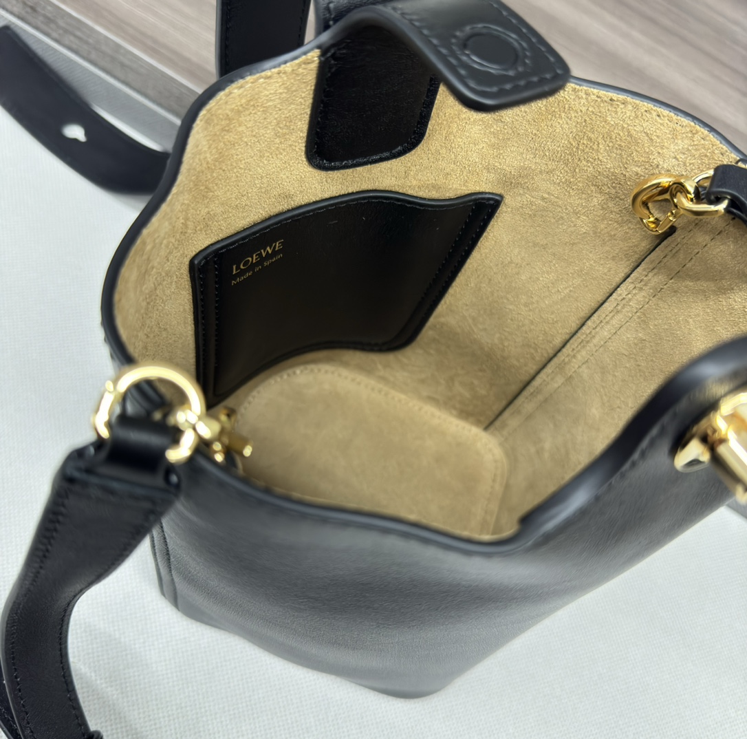 loewe羅意威高仿複刻包包 mini柔軟牛皮革Pebble Bucket水桶包黑色平紋