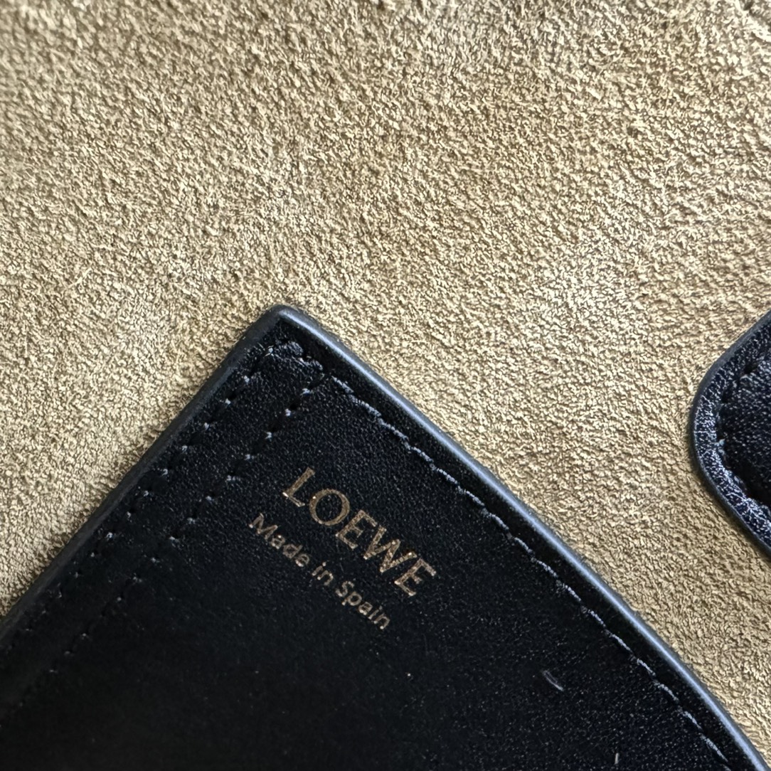 loewe羅意威高仿複刻包包 mini柔軟牛皮革Pebble Bucket水桶包黑色平紋