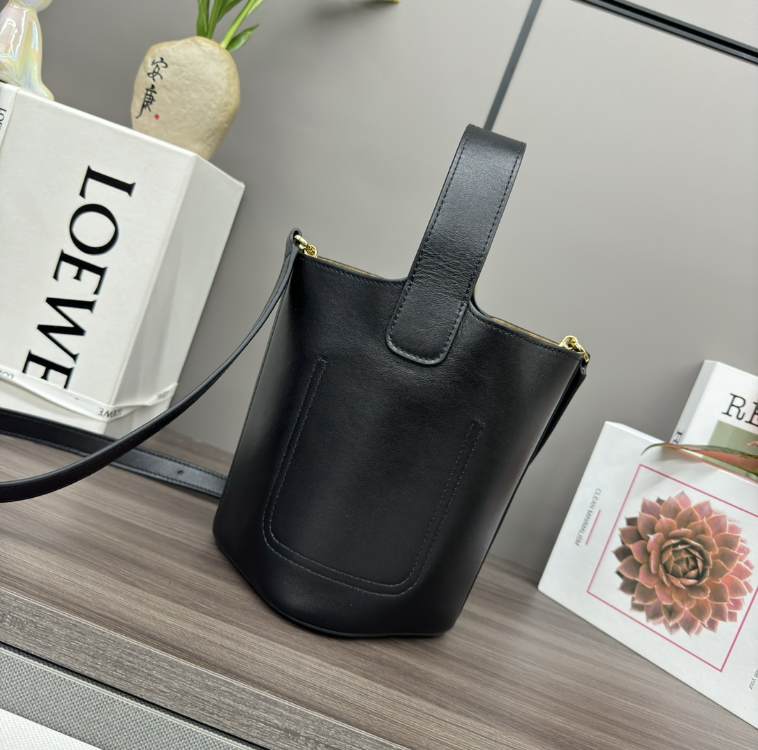 loewe羅意威高仿複刻包包 mini柔軟牛皮革Pebble Bucket水桶包黑色平紋