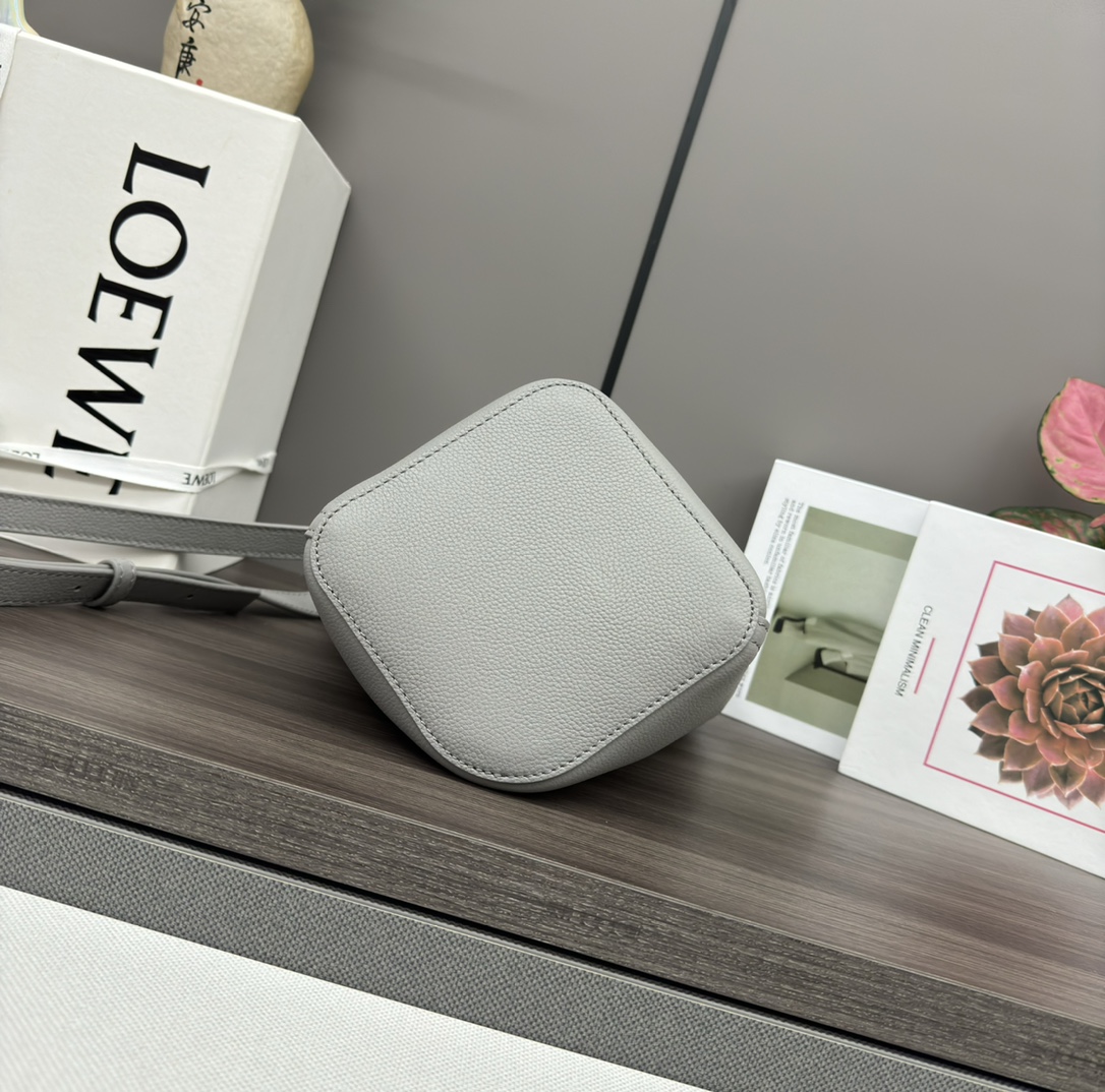 loewe羅意威高仿複刻包包 mini柔軟牛皮革Pebble Bucket水桶包瀝青灰/荔