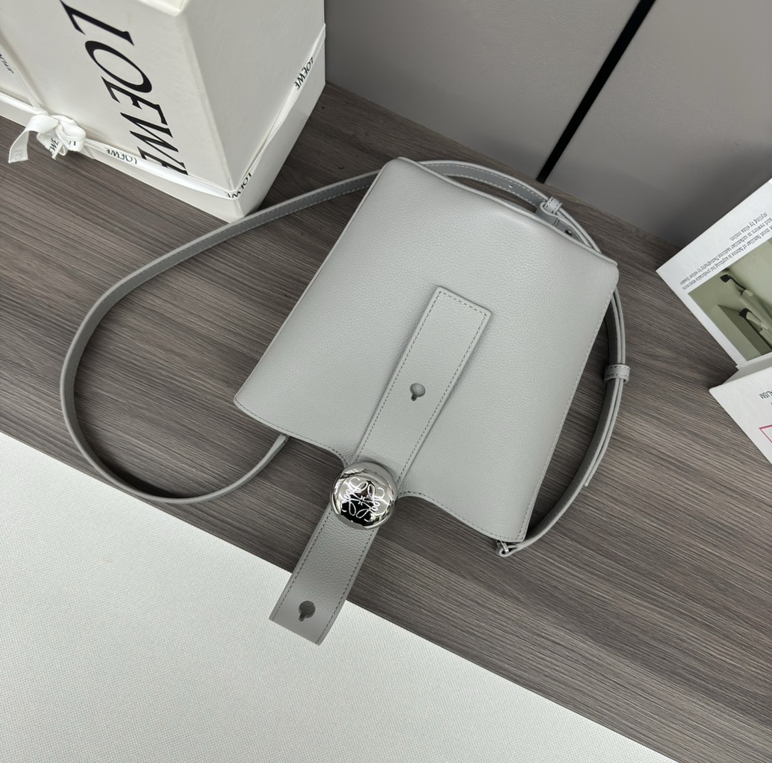 loewe羅意威高仿複刻包包 mini柔軟牛皮革Pebble Bucket水桶包瀝青灰/荔
