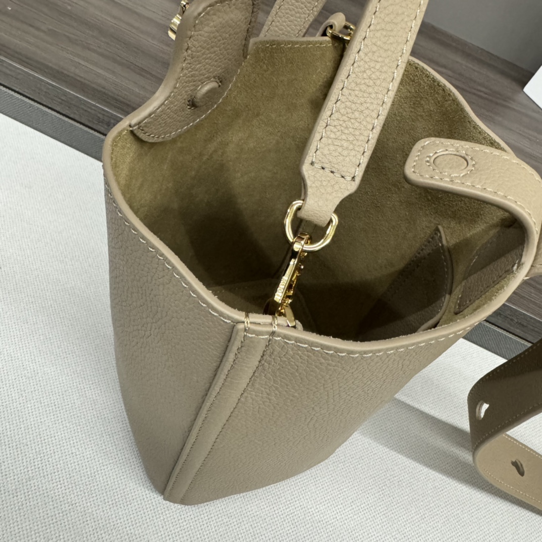 loewe羅意威高仿複刻包包 mini柔軟牛皮革Pebble Bucket水桶包沙色荔紋