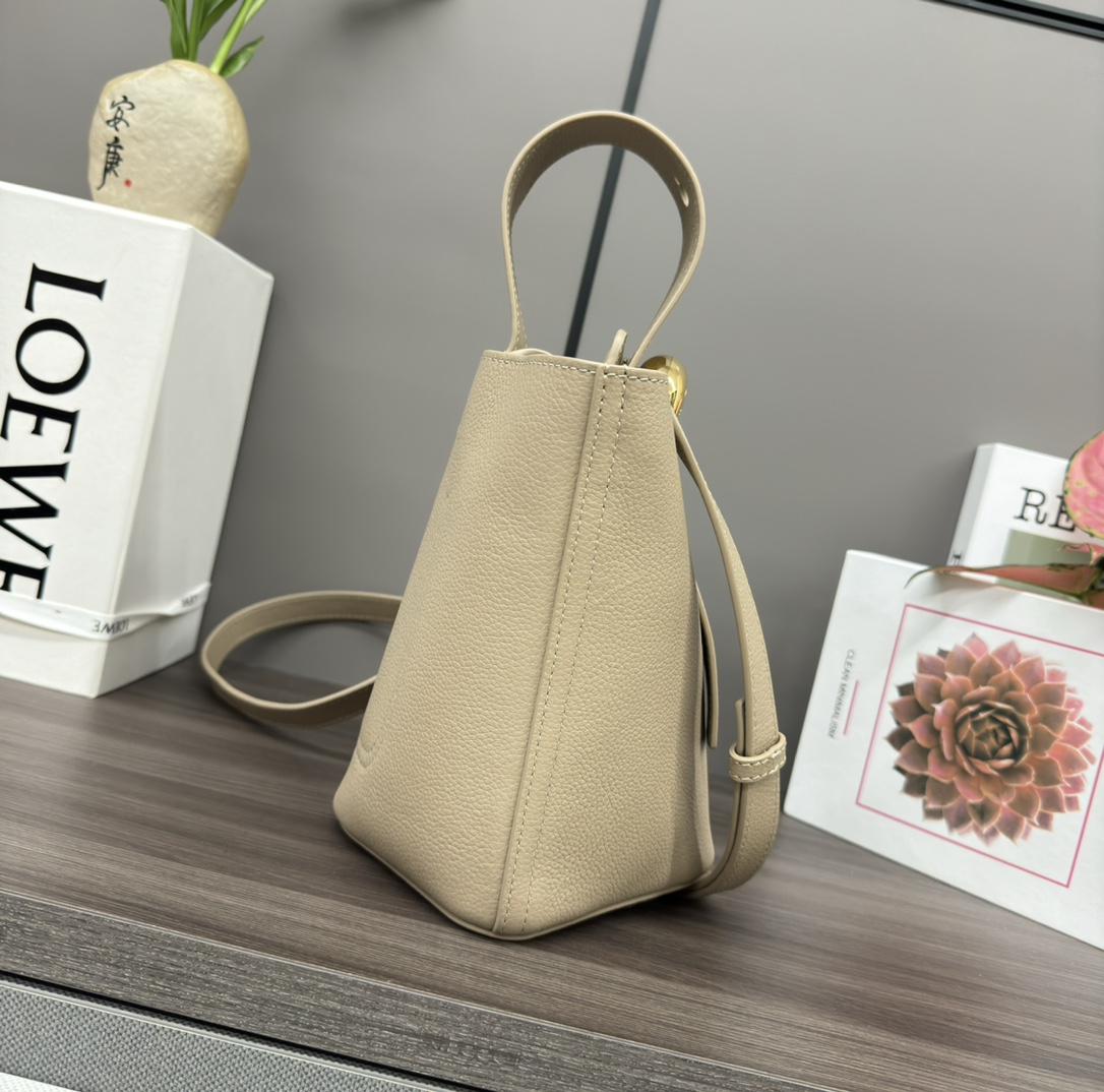 loewe羅意威高仿複刻包包 mini柔軟牛皮革Pebble Bucket水桶包沙色荔紋