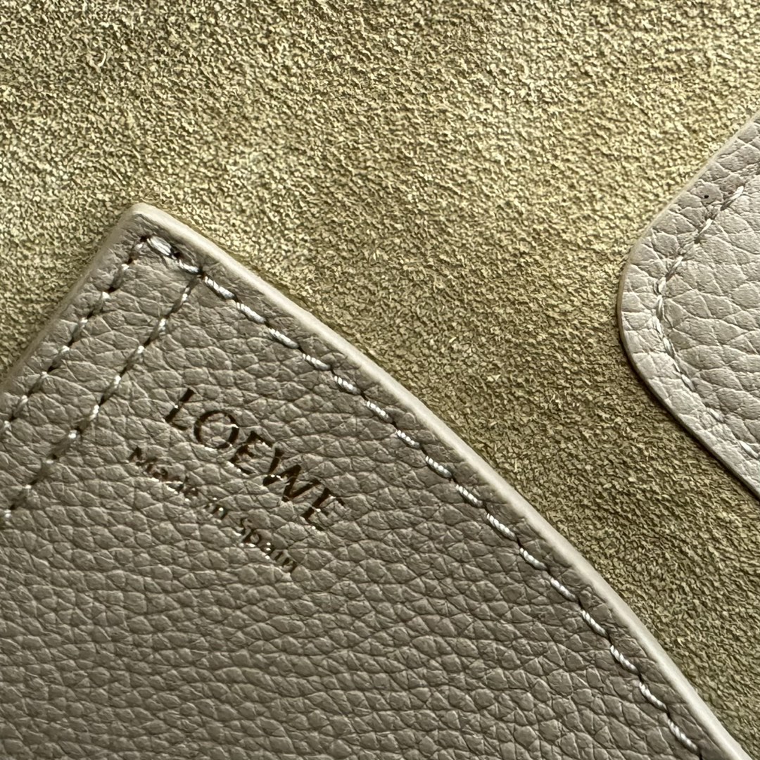 loewe羅意威高仿複刻包包 mini柔軟牛皮革Pebble Bucket水桶包沙色荔紋