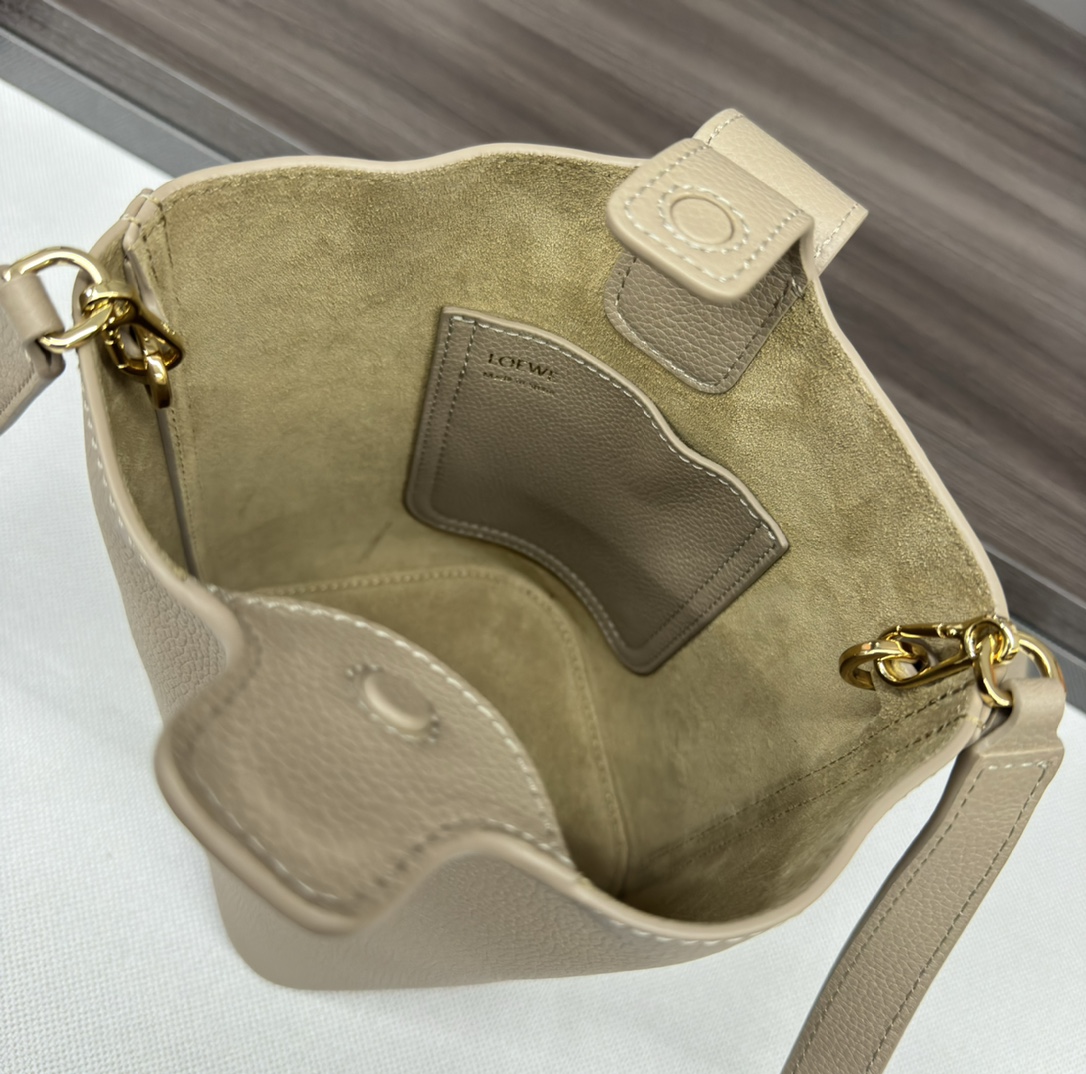 loewe羅意威高仿複刻包包 mini柔軟牛皮革Pebble Bucket水桶包沙色荔紋
