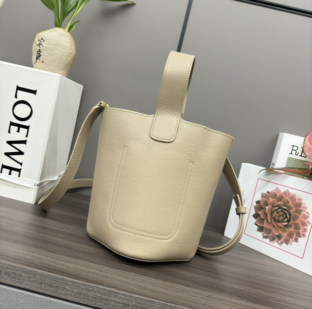 loewe羅意威高仿複刻包包 mini柔軟牛皮革Pebble Bucket水桶包沙色荔紋