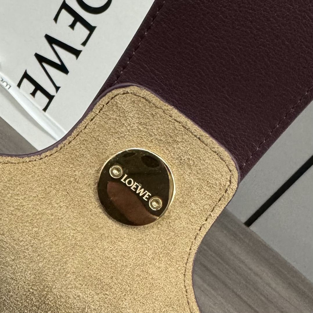 loewe羅意威高仿複刻包包 中號柔軟牛皮革Pebble Bucket水桶包 艮第紅