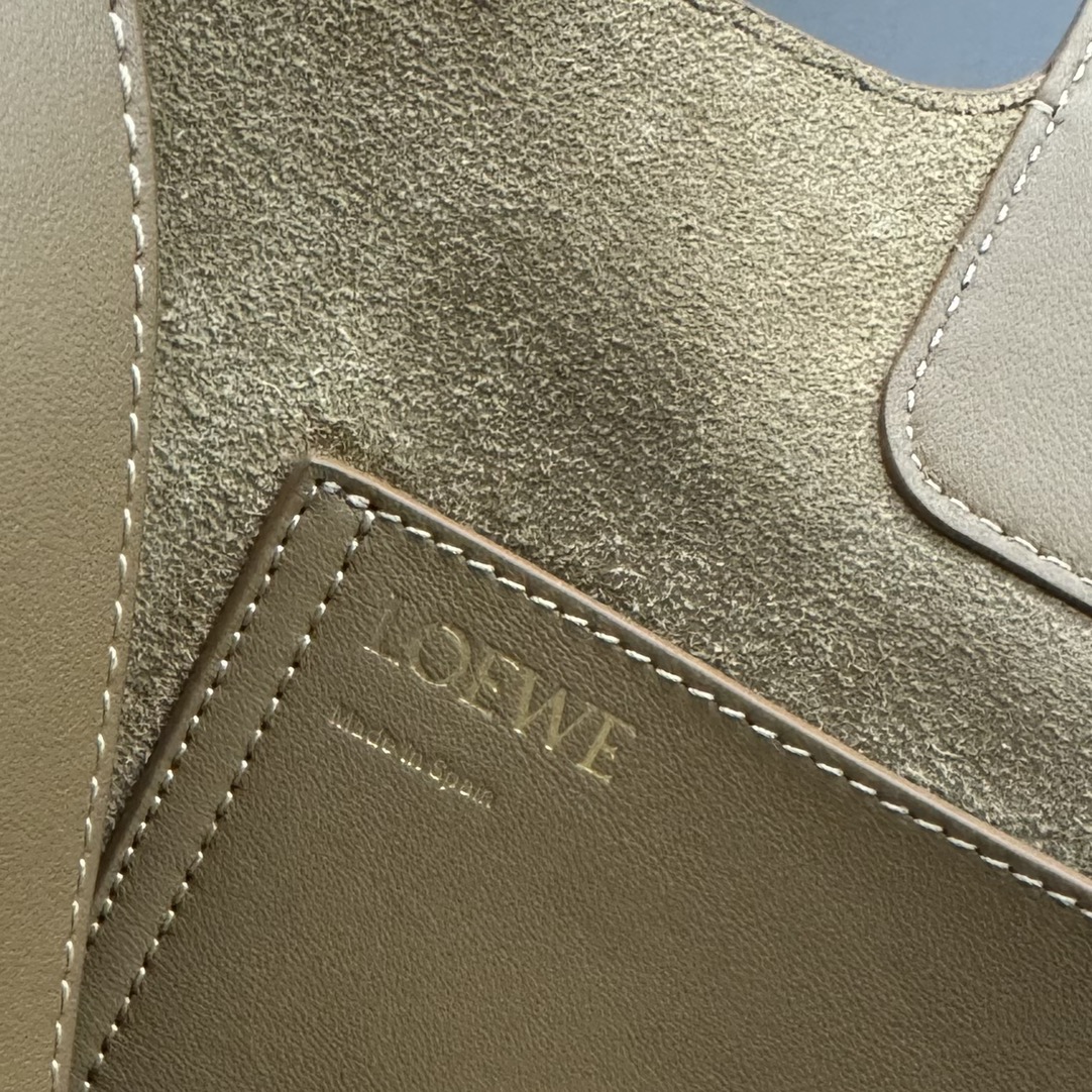 loewe羅意威高仿複刻包包 中號柔軟牛皮革Pebble Bucket水桶包橡木棕